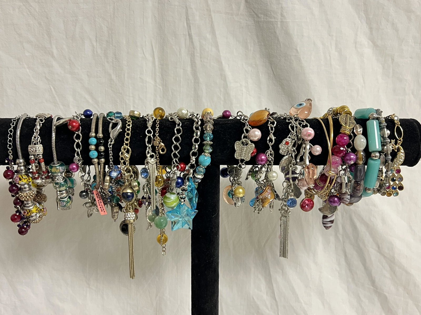 (25)Asst Costume Jewelry Bracelets- Rhinestone Peacock, Glass Beads, More: (25)Asst Costume Jewelry Bracelets- Rhinestone Peacock, Glass Beads, More