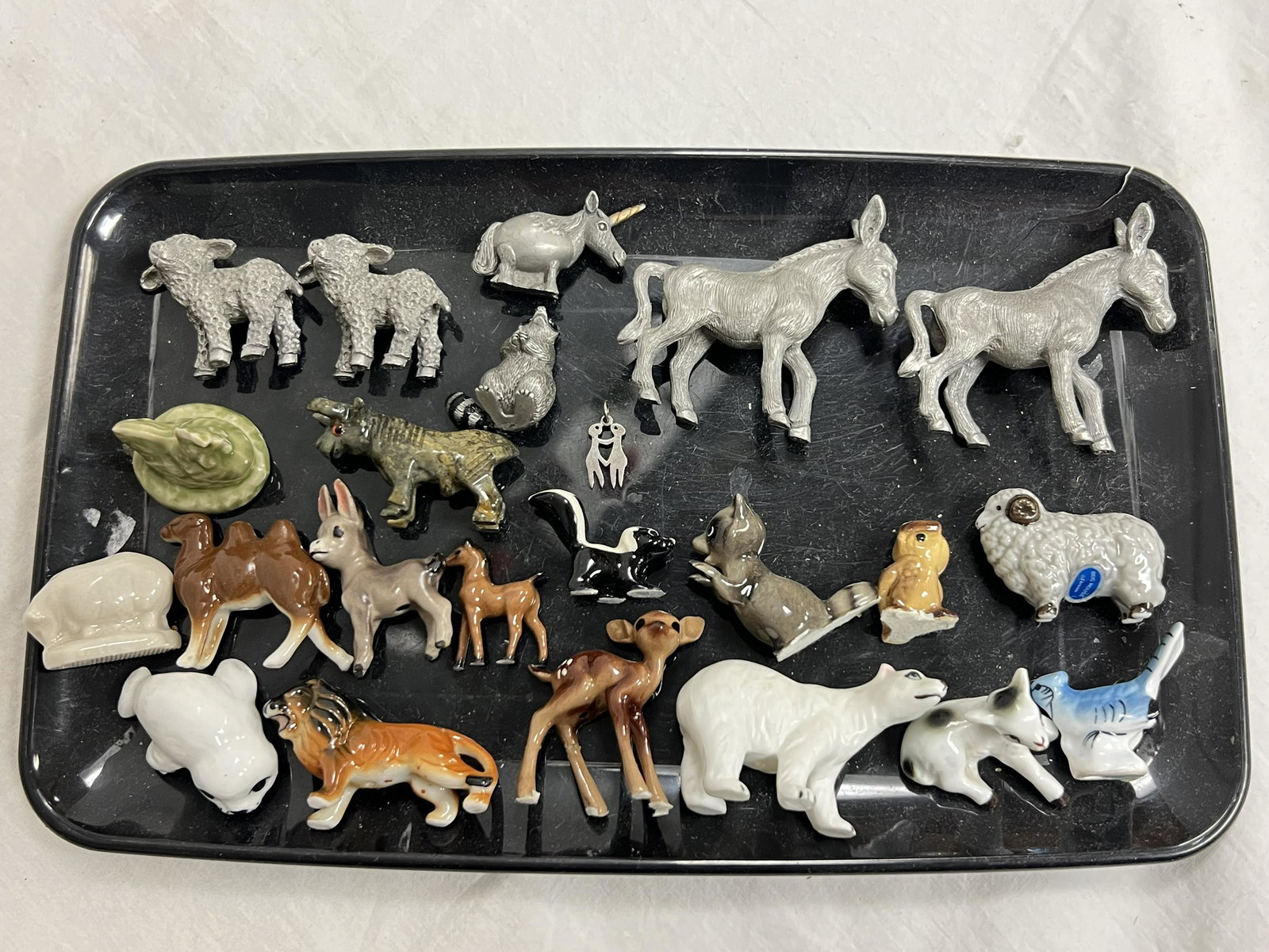 (22)Asst Miniature Pewter / Porcelain Animals: (22)Asst Miniature Pewter / Porcelain Animals