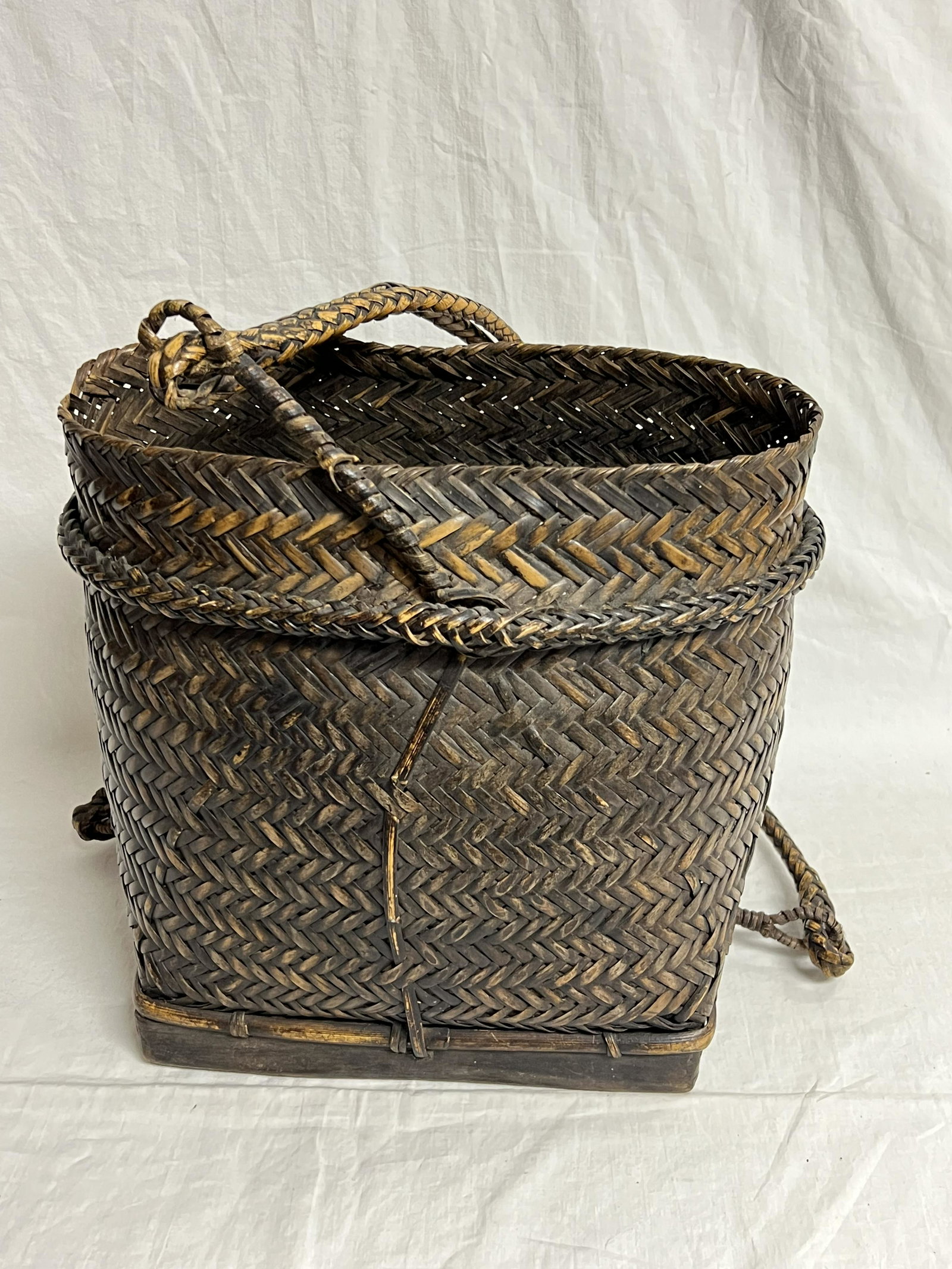 Atq Japanese Woven Fish Basket 10'' x 8'' x 10'' (1 of 6)