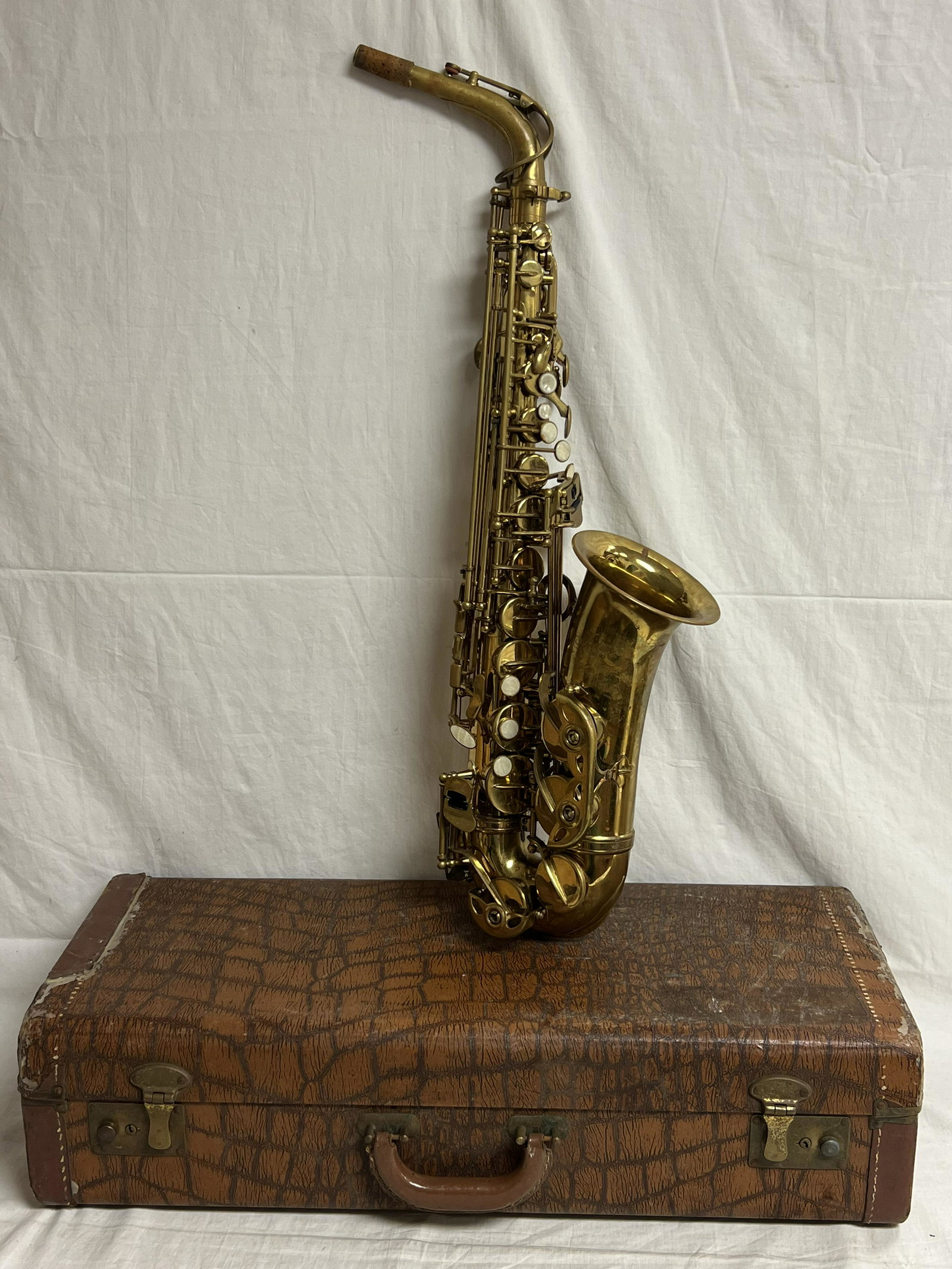 Julius 0703 Alto Saxophone w/ Hard Case - #A3017 (Used, Inspect, See Photos): Julius 0703 Alto Saxophone w/ Hard Case - #A3017 (Used, Inspect, See Photos)