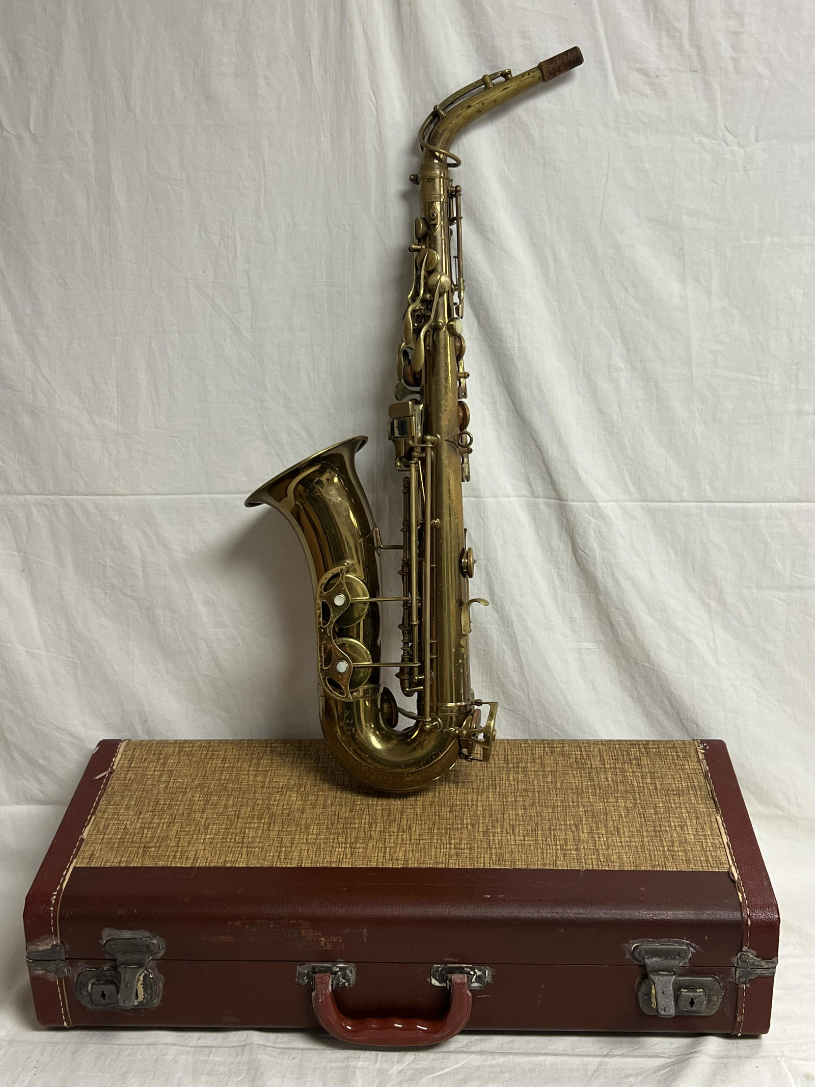 Revelle Alto Saxophone w/ Hard Case - #A5720 (Used, Inspect, See Photos): Revelle Alto Saxophone w/ Hard Case - #A5720 (Used, Inspect, See Photos)