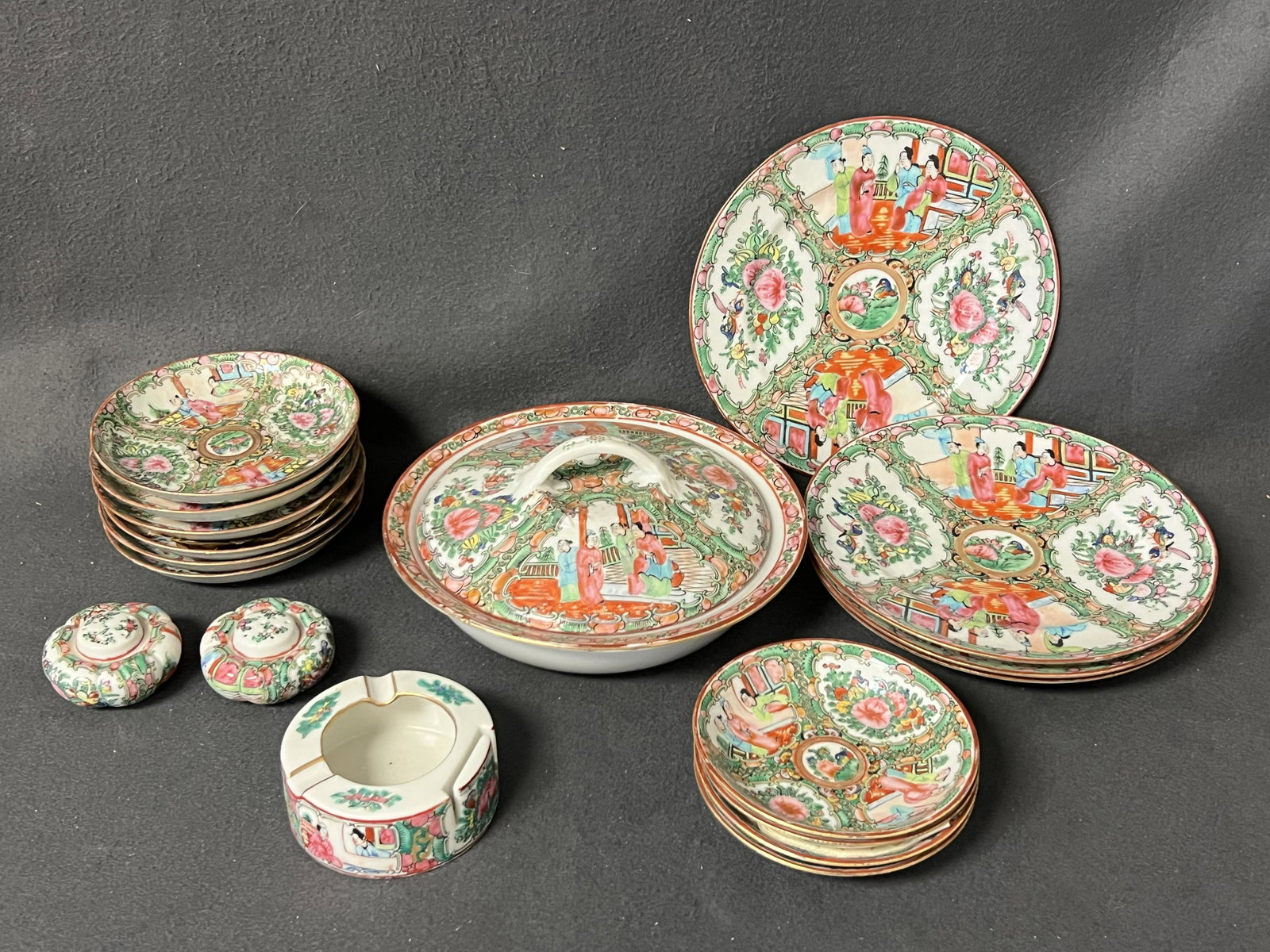 18pcs Chinese Famille Rose Dishes - Covered Dish 9'' x 2.25'' , (4)Plates 8.5'', (4)Bowls 5'',: 18pcs Chinese Famille Rose Dishes - Covered Dish 9'' x 2.25'' , (4)Plates 8.5'', (4)Bowls 5'', (6)Bowls 5.5'' , Salt & Pepper + Ashtray