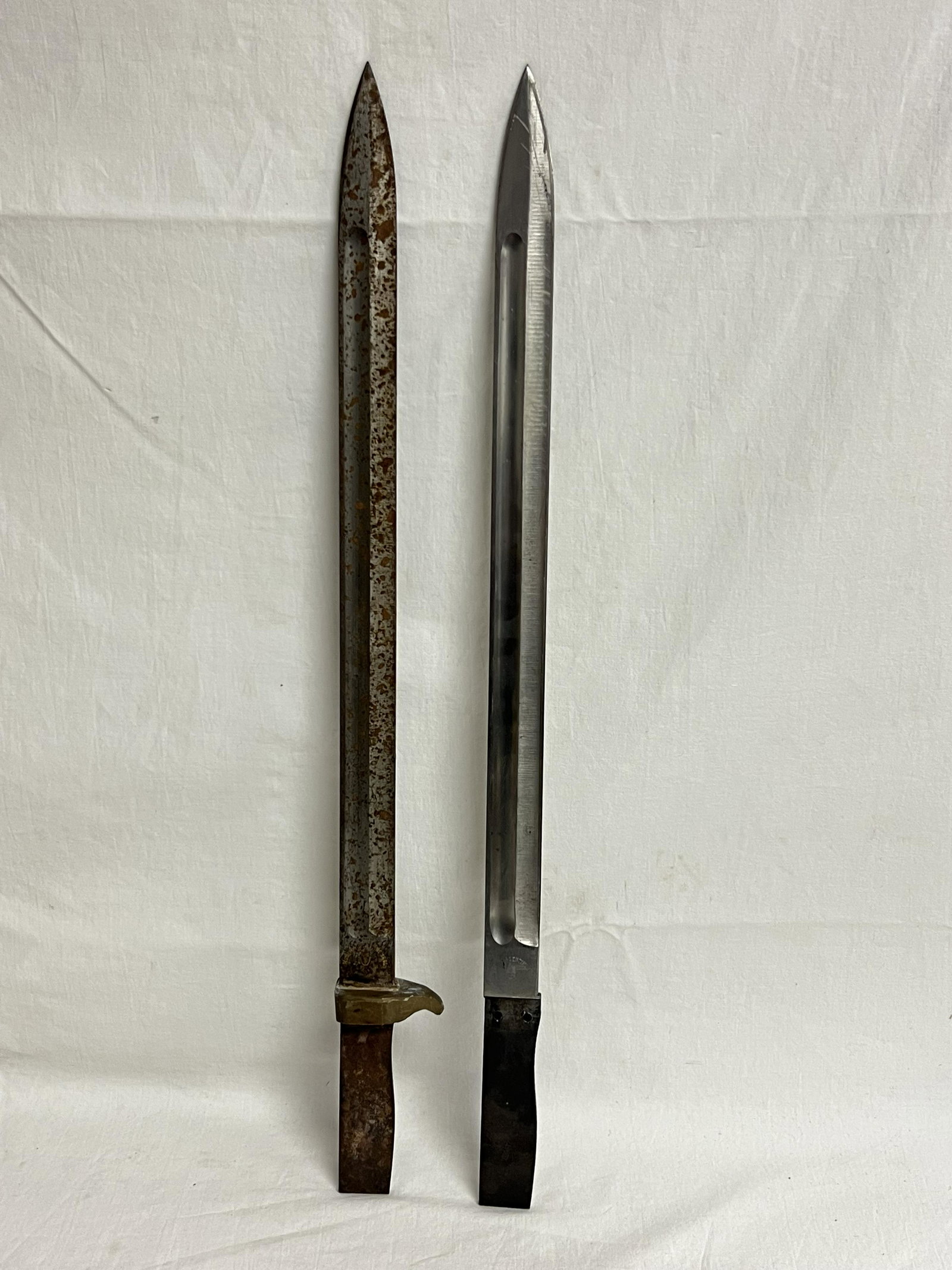 (2)Argentine 1891 Bayonet Blades - Hallmarked, Overall 19.75''L - Blade 15.75''L: (2)Argentine 1891 Bayonet Blades - Hallmarked, Overall 19.75''L - Blade 15.75''L