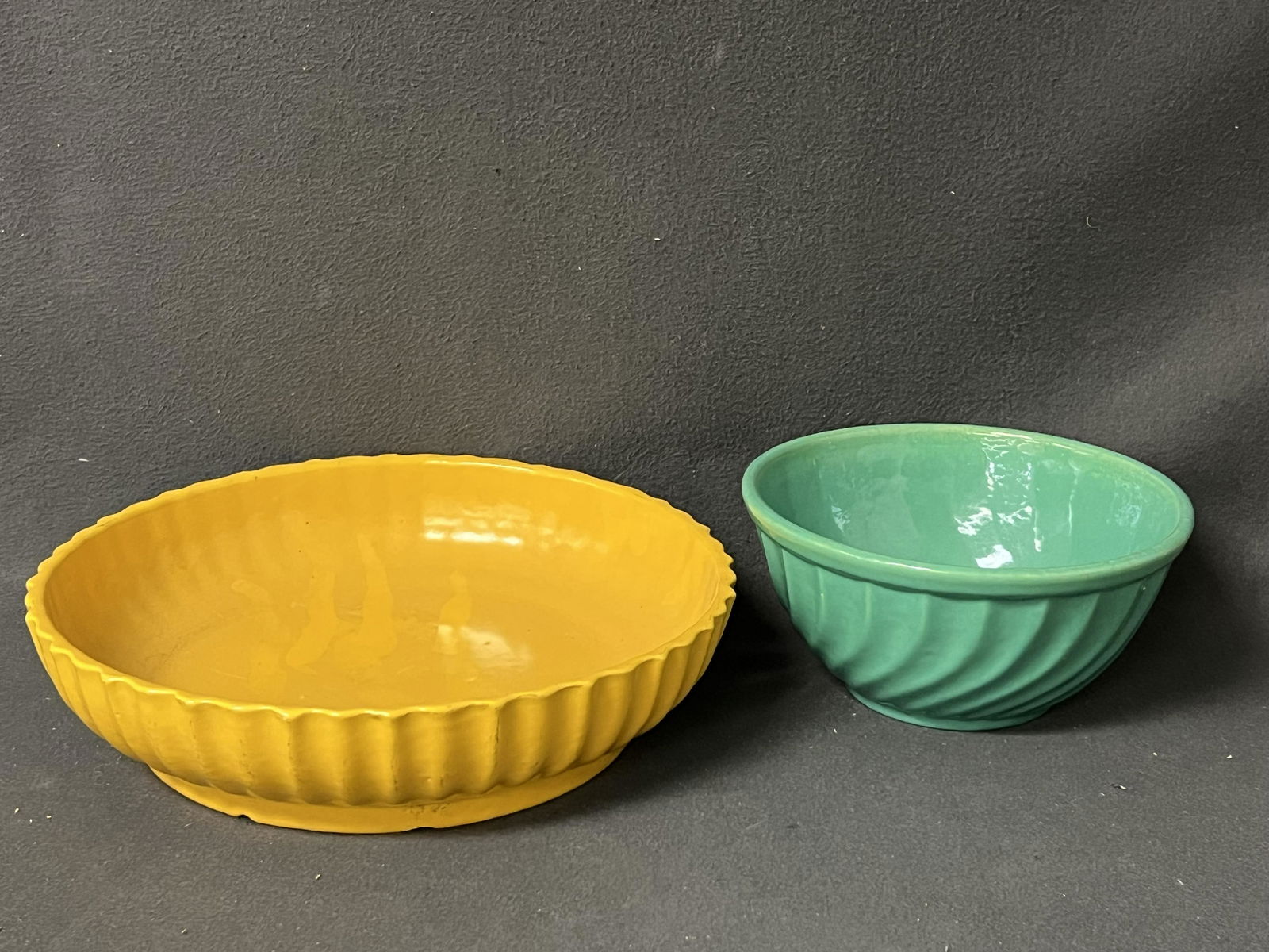 (2)Garden City Ribbed Low Bowl + Swirl Bowl - Yellow Ribbed Low Bowl 14'' x 3.5'' (Inspect Chip On (1 of 7)
