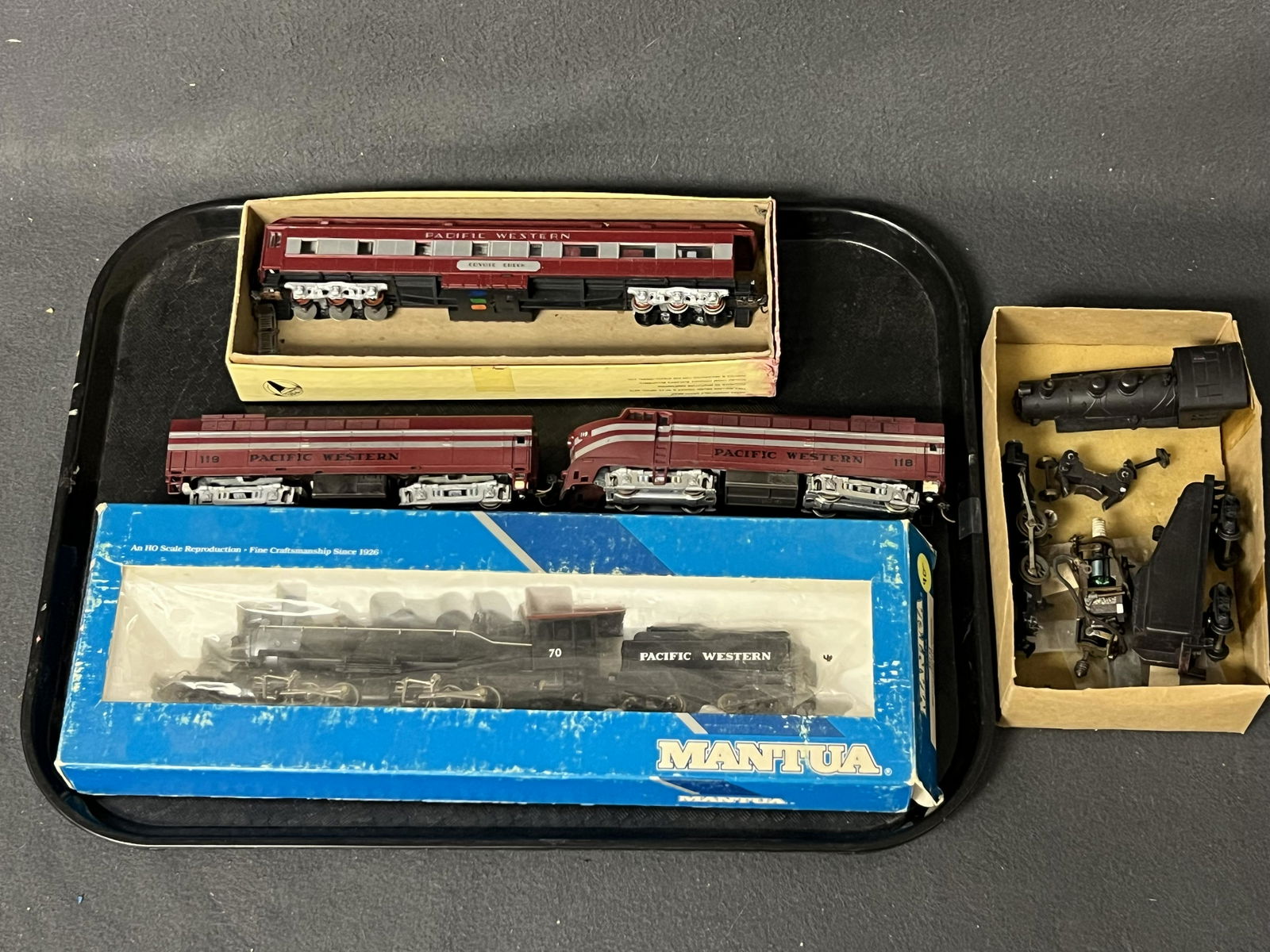 Vtg Mantua & Roco Pacific Western HO Trains - Mantua Engine + Tender + Mantua Metal Engine Items w/ (1 of 8)