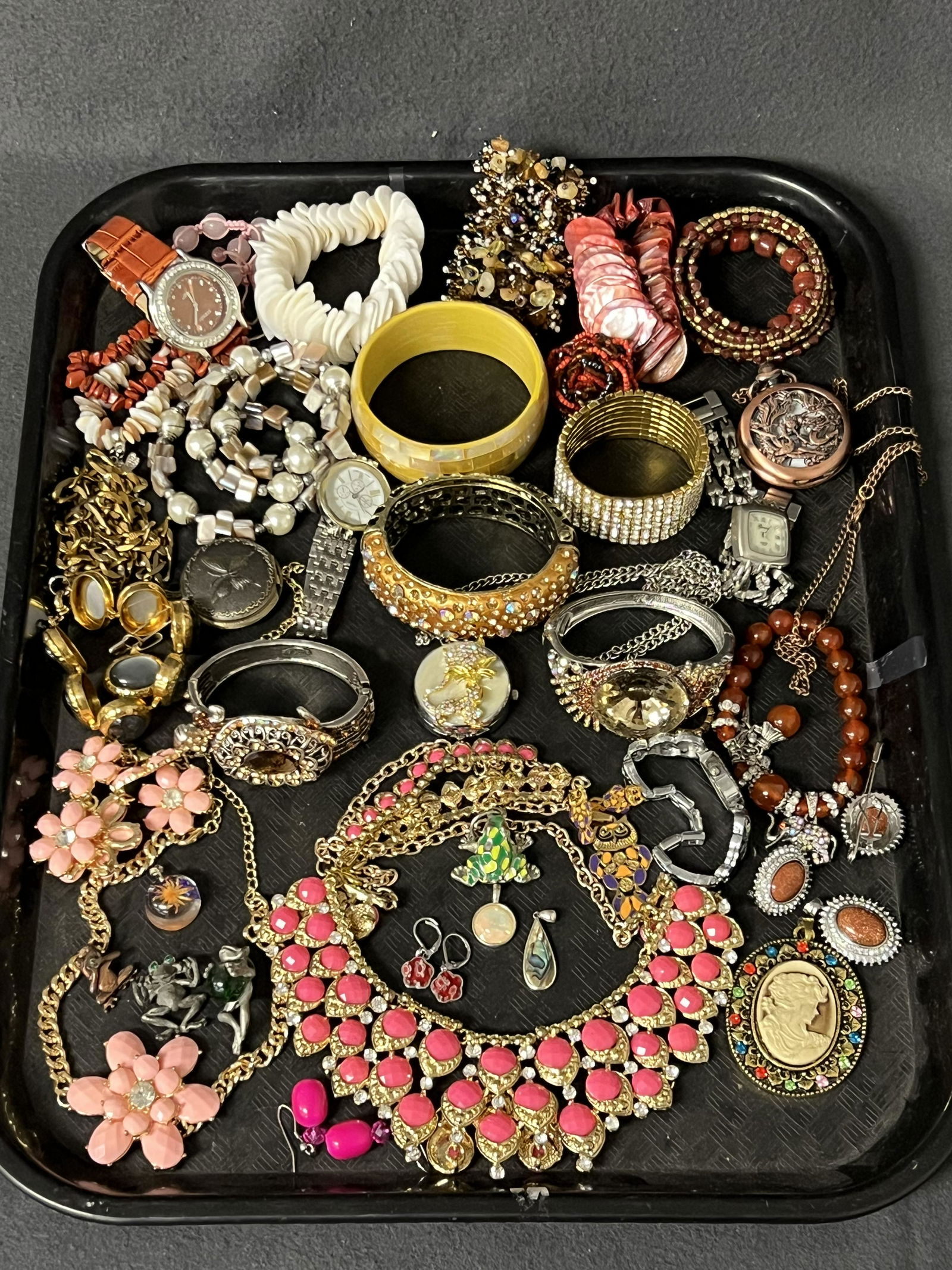 35+ Fashion Costume Jewelry - Rhinestone, Bracelets, Pendants, Earring, Necklace (1 of 5)