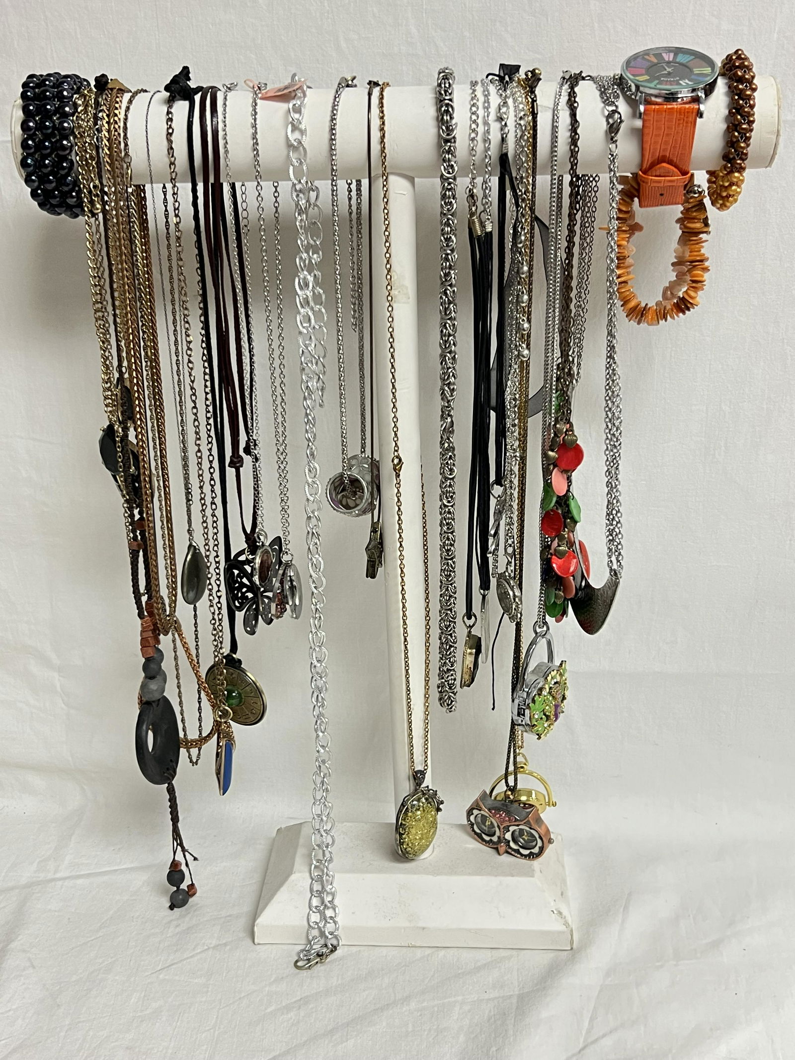 30+ Asst Necklaces, Bracelets, Watches - Various Costume / Fashion Jewelry in Asst Styles (1 of 6)