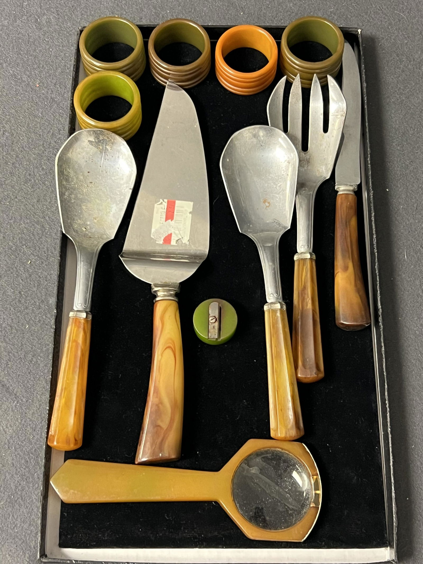 Vtg Bakelite Napkin Rings, Magnify Glass,More - Bakelite Handled Serving Ware, (5)Napkin Rings, (1 of 2)