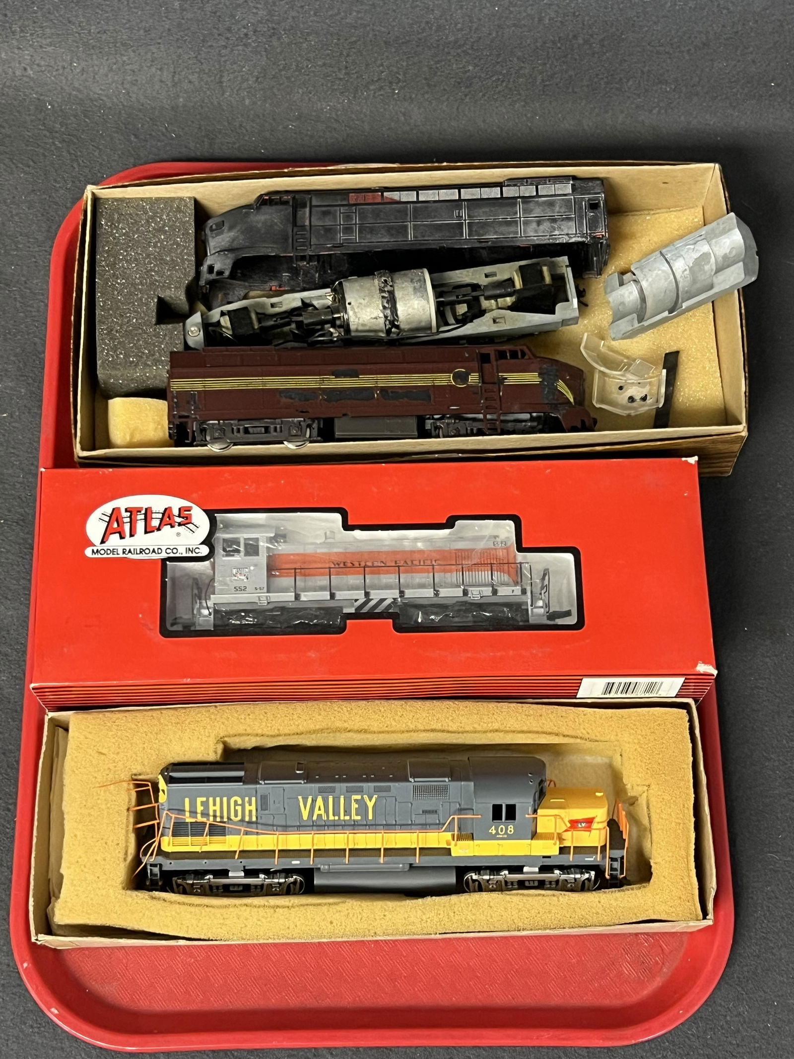 HO Trains Lima Lehigh Valley 408, W.Pacific - (1)Atlas S-2 Western Pacific #8711-Lima Italy Lehigh (1 of 5)