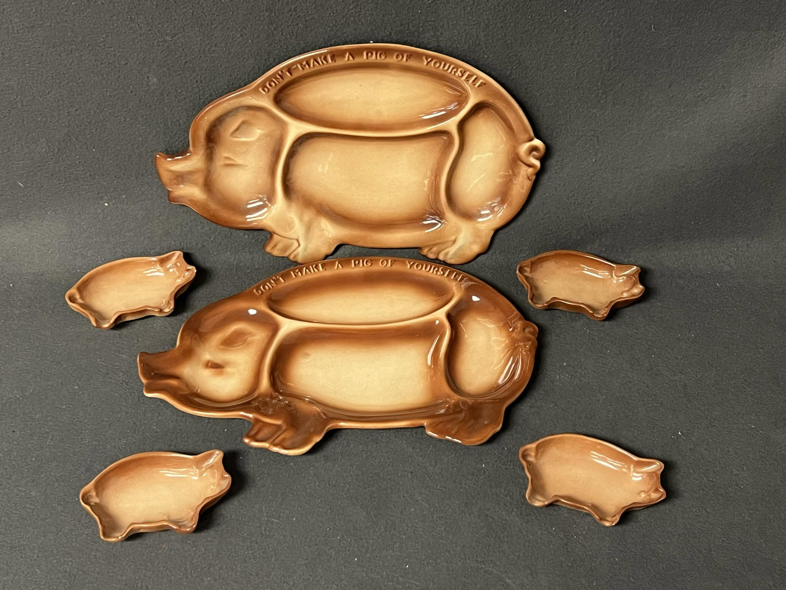 1950s ''Dont Make A Pig Of Yourself'' Pottery - (2)Divider Platters 14.5'' x 9'' + (4)Pig Condiments: 1950s ''Dont Make A Pig Of Yourself'' Pottery - (2)Divider Platters 14.5'' x 9'' + (4)Pig Condiments 4.75'' x 3''