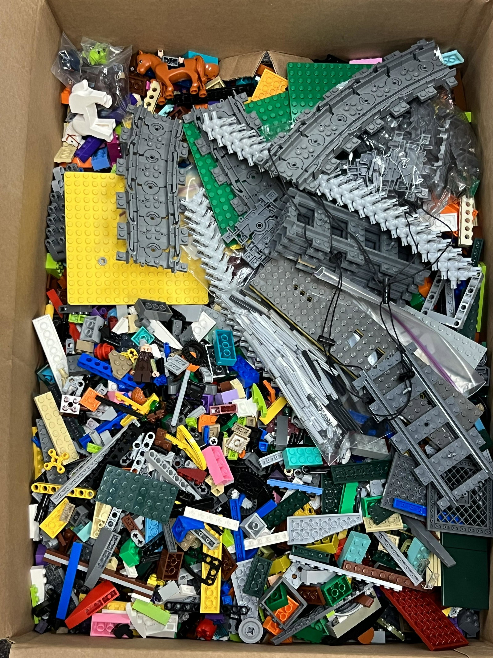 40+LBS Asst Lego Pieces, Bricks,More - Various Shapes / Sizes, Possible Sets? Technic? Figures? (1 of 4)