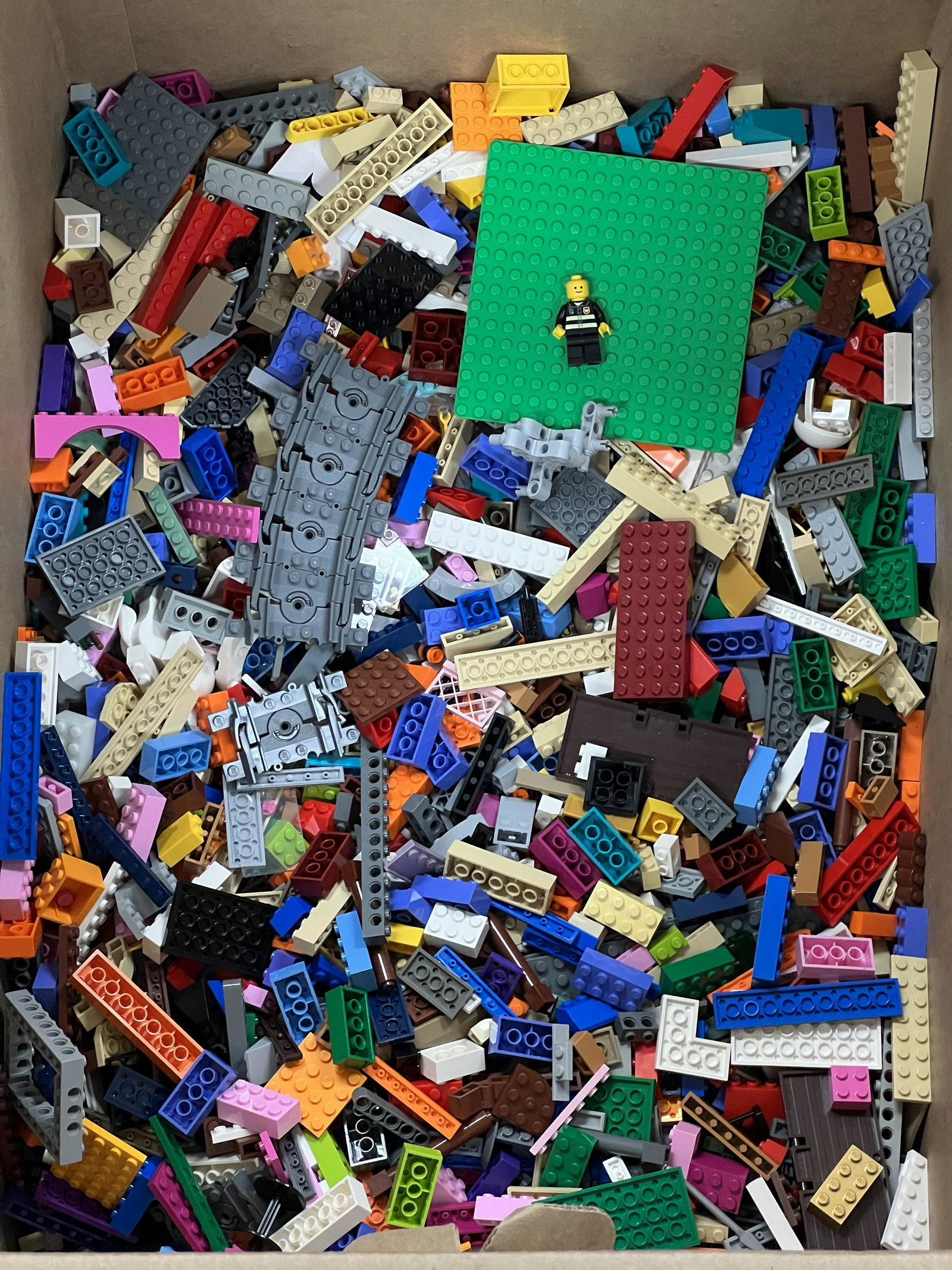 40+LBS Asst Legos, Bricks,Figures - Various Shapes / Sizes - Figures? Sets? (1 of 4)