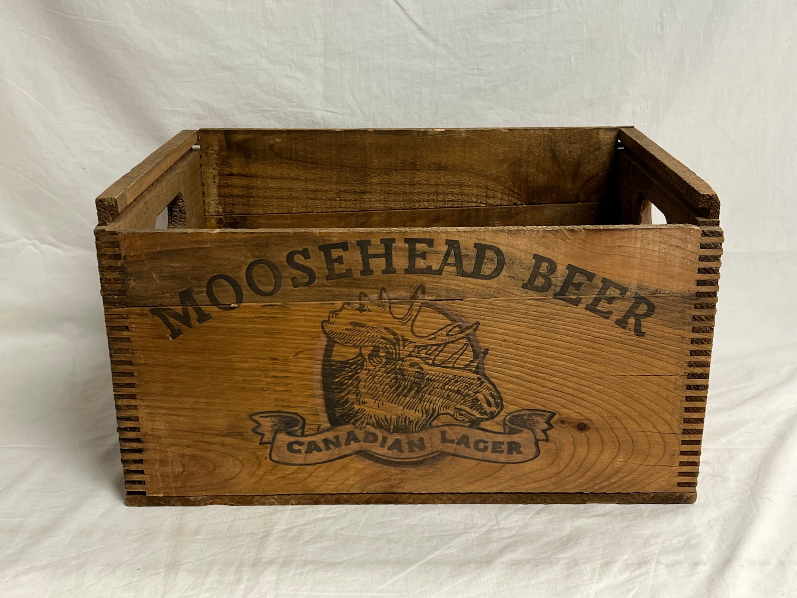 Vtg Moosehead Beer Jointed Corner Wood Crate - 18'' x 12'' x 9'': Vtg Moosehead Beer Jointed Corner Wood Crate - 18'' x 12'' x 9''