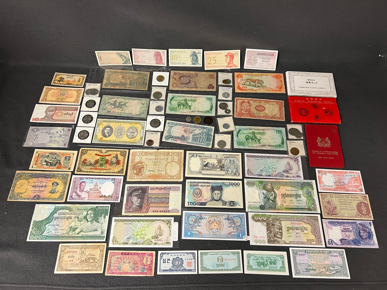 Asst Vtg & Newer Asian Bank Notes + Coins - Japan, Korea, Singapore, Vietnam, Taiwan & More (1 of 20)