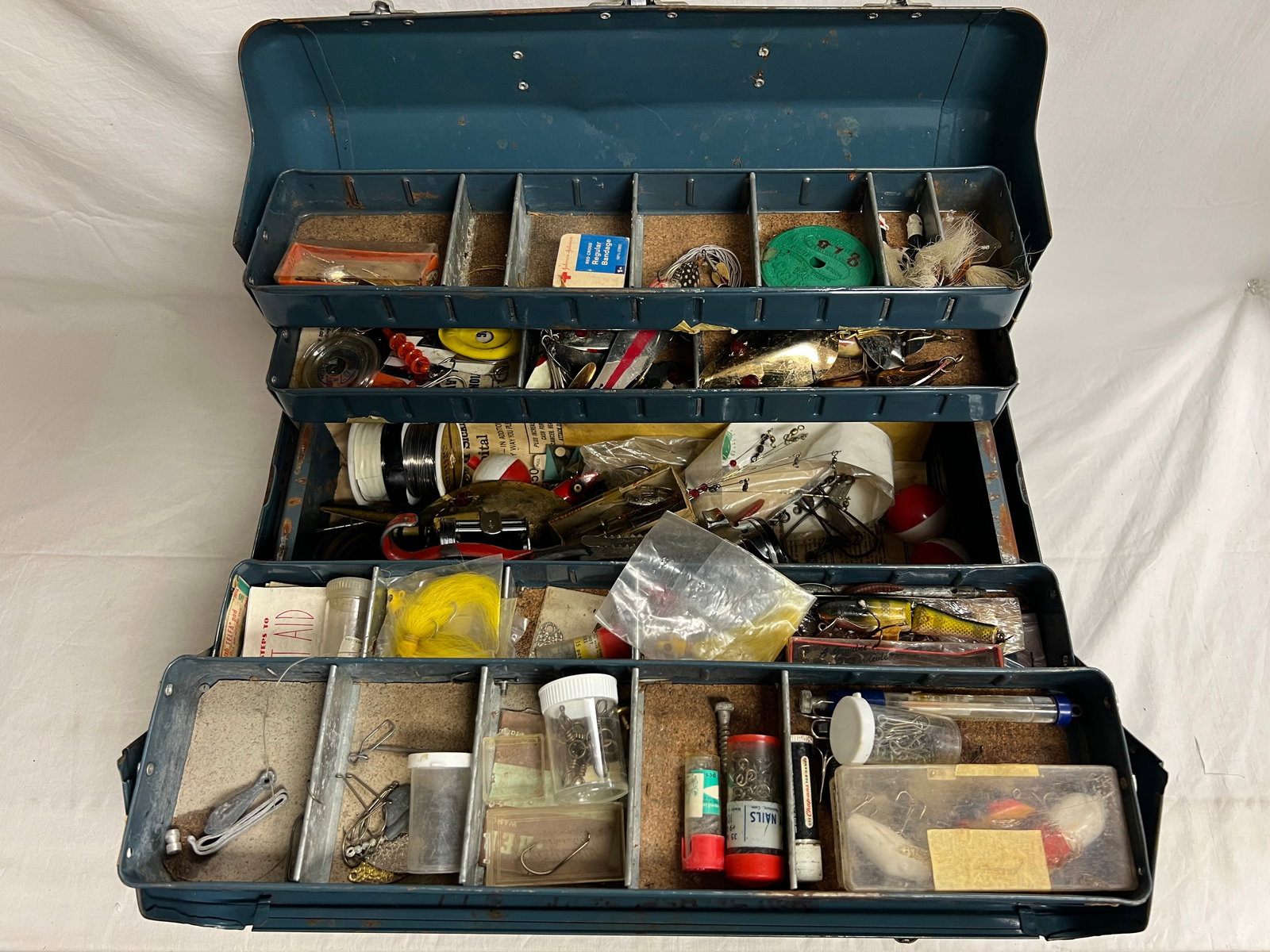 Vtg J.C.Higgins Tackle Box w/ Reels, Lure,More - Popeye, Dr. Bait, Pikies + More Lures, Penn, Ocean (1 of 7)
