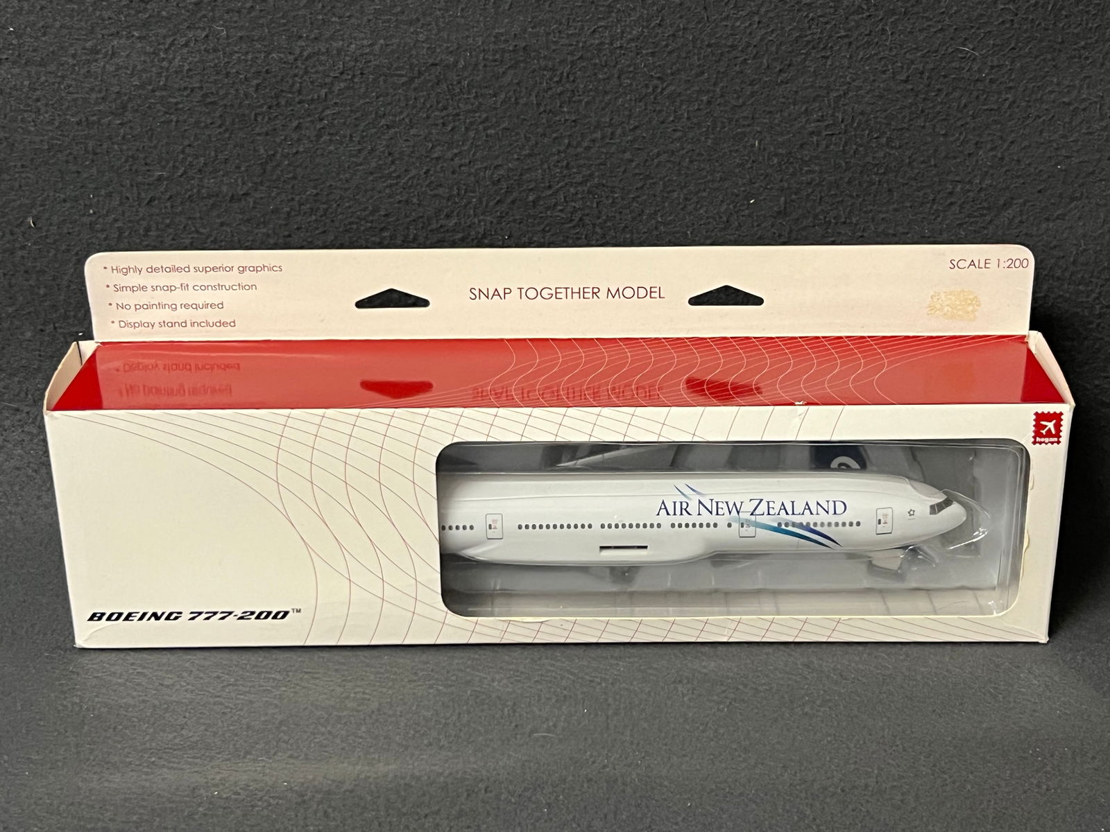 Air New Zealand Boeing 777-200 Plane 1:200 Scale (1 of 3)