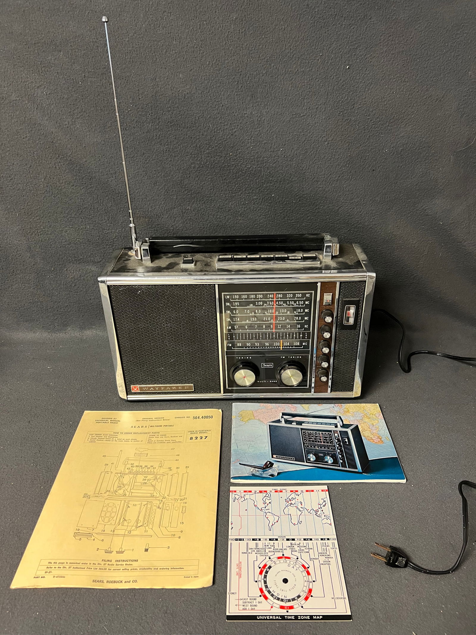 Vtg Sears Multi Band Wayfarer Radio - Travel AM / FM SW1,SW2,SW3 - Model #8227 w/ Manual, Earphones (1 of 7)