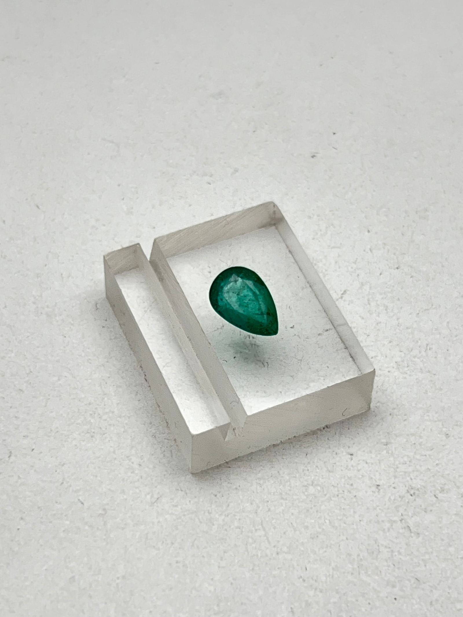 2.83ct Pear Shaped Emerald Gemstone (1 of 5)