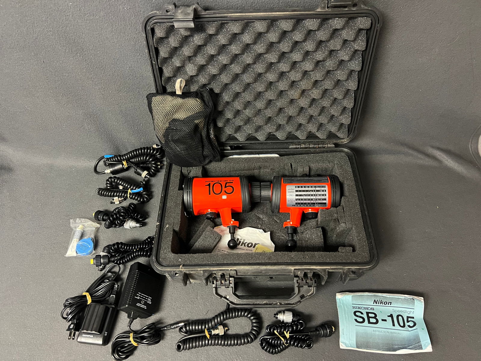 Nikon-Nikonos SB105 Underwater w/ Pelican Case - (2)Underwater Speedlights w/ Cords, Charger + (1 of 10)