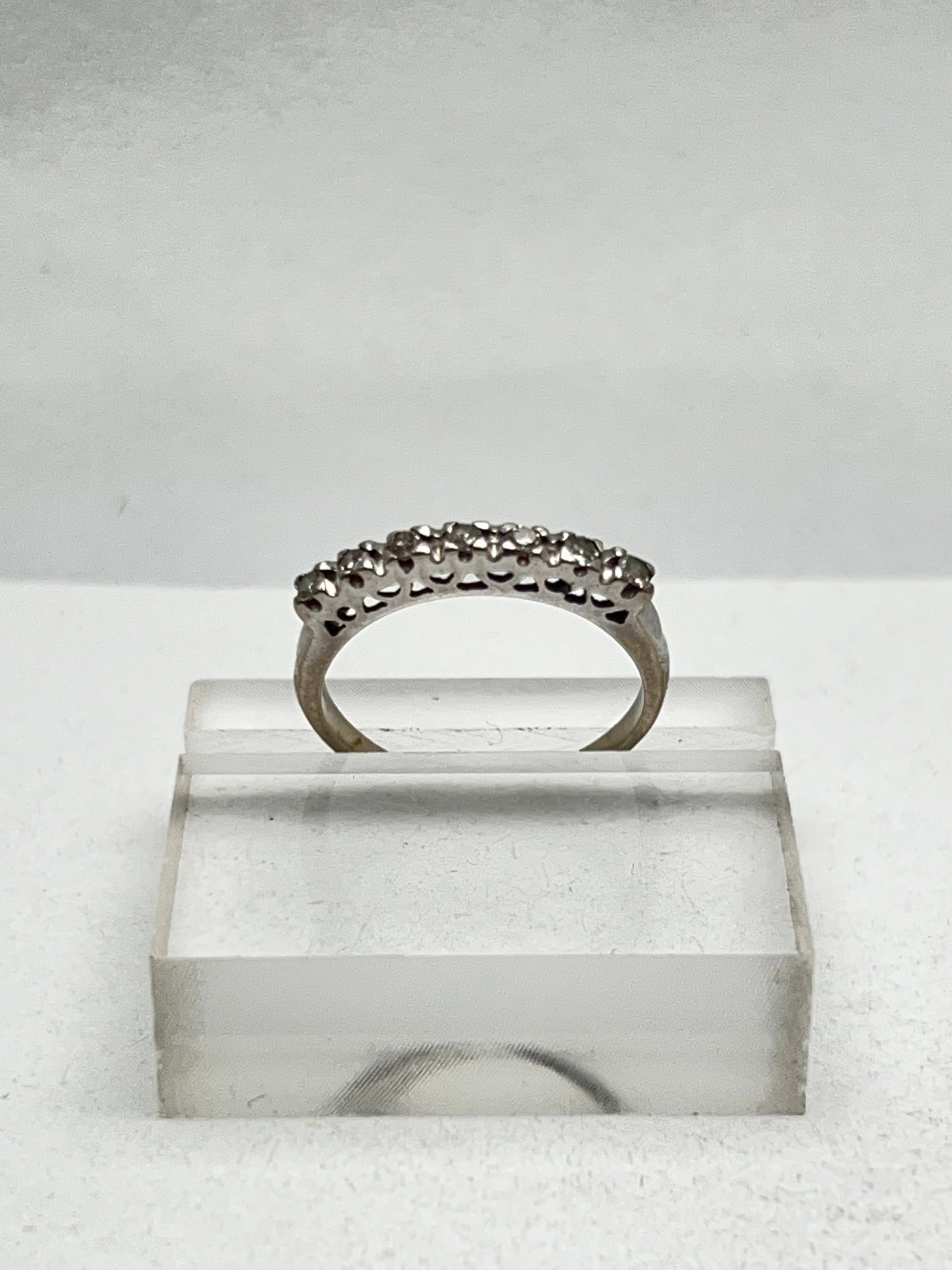 10K Gold Diamond Band Ring Sz 6 (1 of 5)