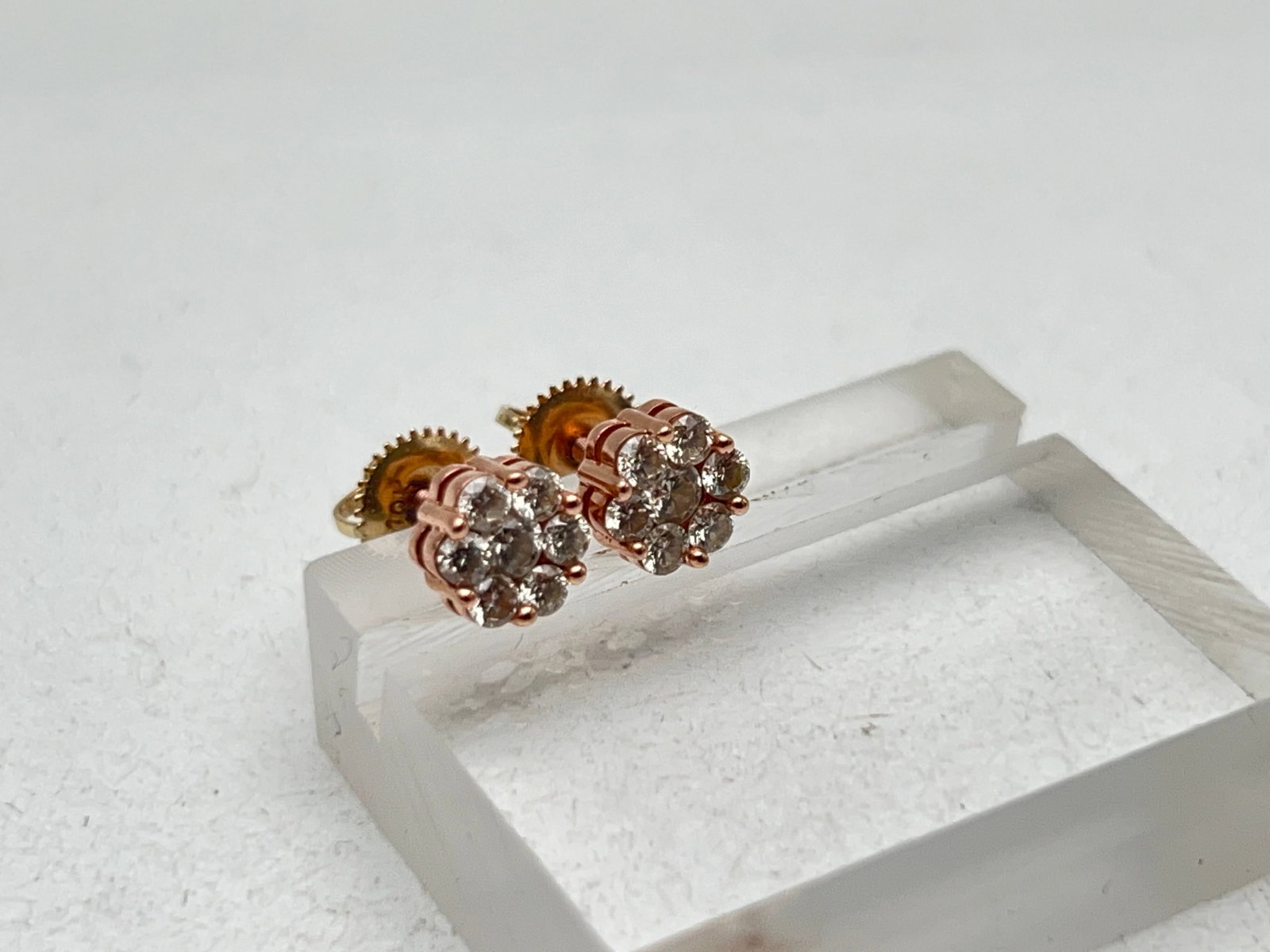 Fine Quality 10K Gold 1/2ct. Total Wgt Stud Earrings: Fine Quality 10K Gold 1/2ct. Total Wgt Stud Earrings