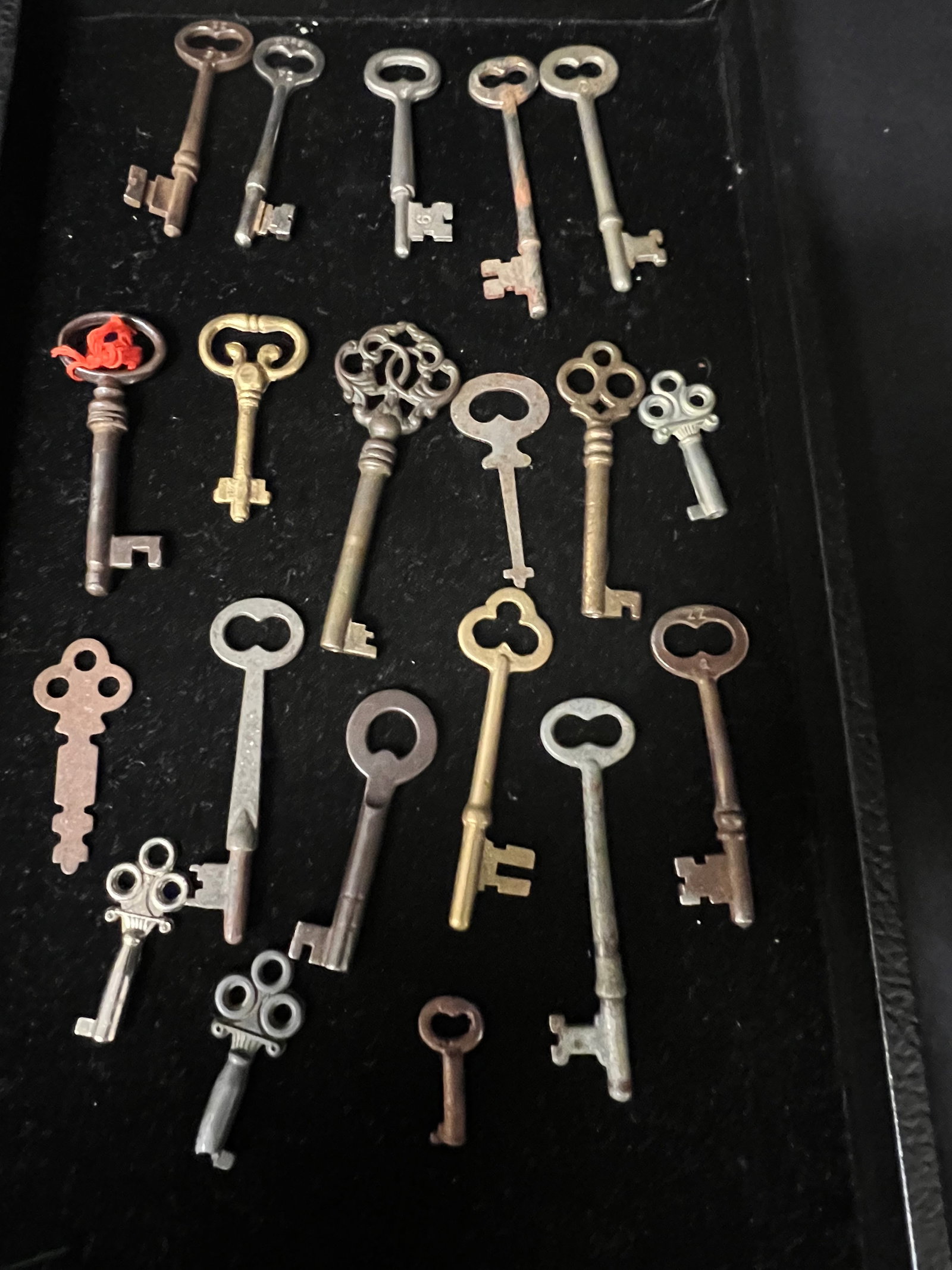 (20)Antique / Vintage Skeleton , Keys - Various Sizes / Styles: (20)Antique / Vintage Skeleton , Keys - Various Sizes / Styles