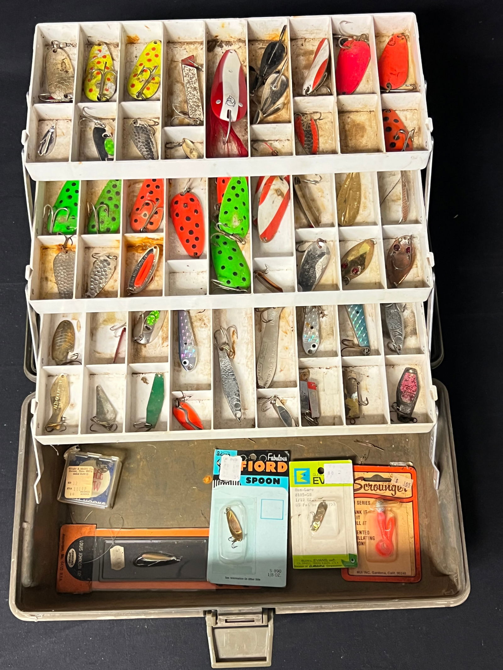 Tackle Box w/ (58)Asst Fishing Lures - Jigs, Spoons - Daredevle, Speedy Shiner, Southbend, Johnsons (1 of 11)