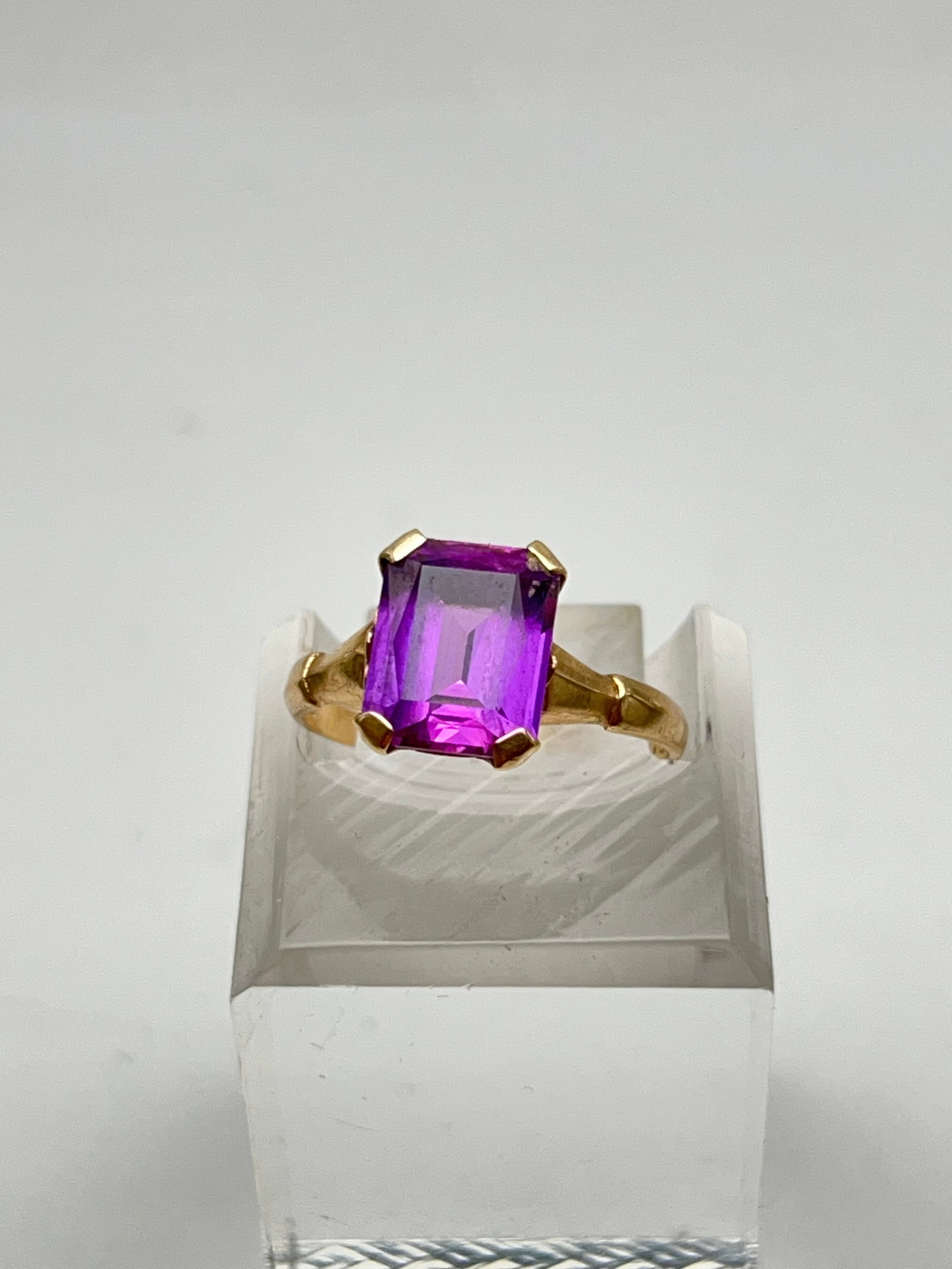 Vintage 10K Yellow Gold Pink Sapphire Ring, Sz 6 - Pink / Purple Sapphire in 10K Yellow Gold , Total: Vintage 10K Yellow Gold Pink Sapphire Ring, Sz 6 - Pink / Purple Sapphire in 10K Yellow Gold , Total Wgt 2.23g