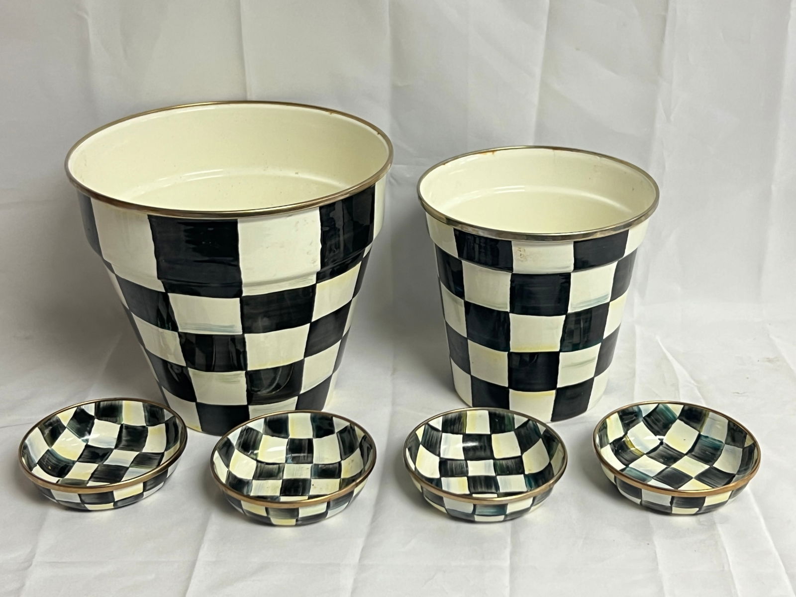 6pcs MacKenzie Childs Black Checkered Pots, Bowls - Planter Pot 9'' x 8'' , 7'' x 7'' , (4)Bowls 4'' (1 of 3)