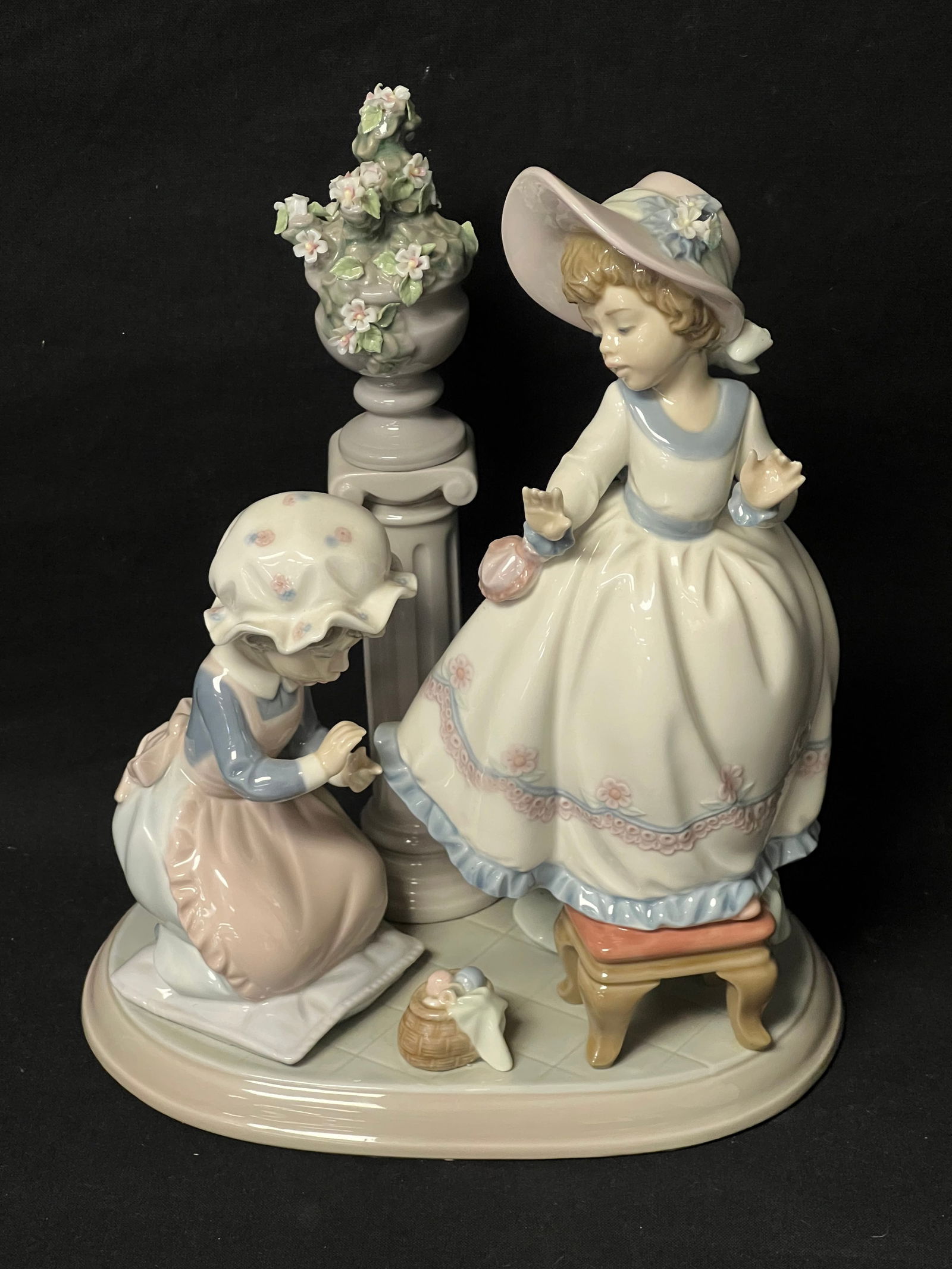 Lladro ''A Stitch in Time'' #5344 (1 of 5)