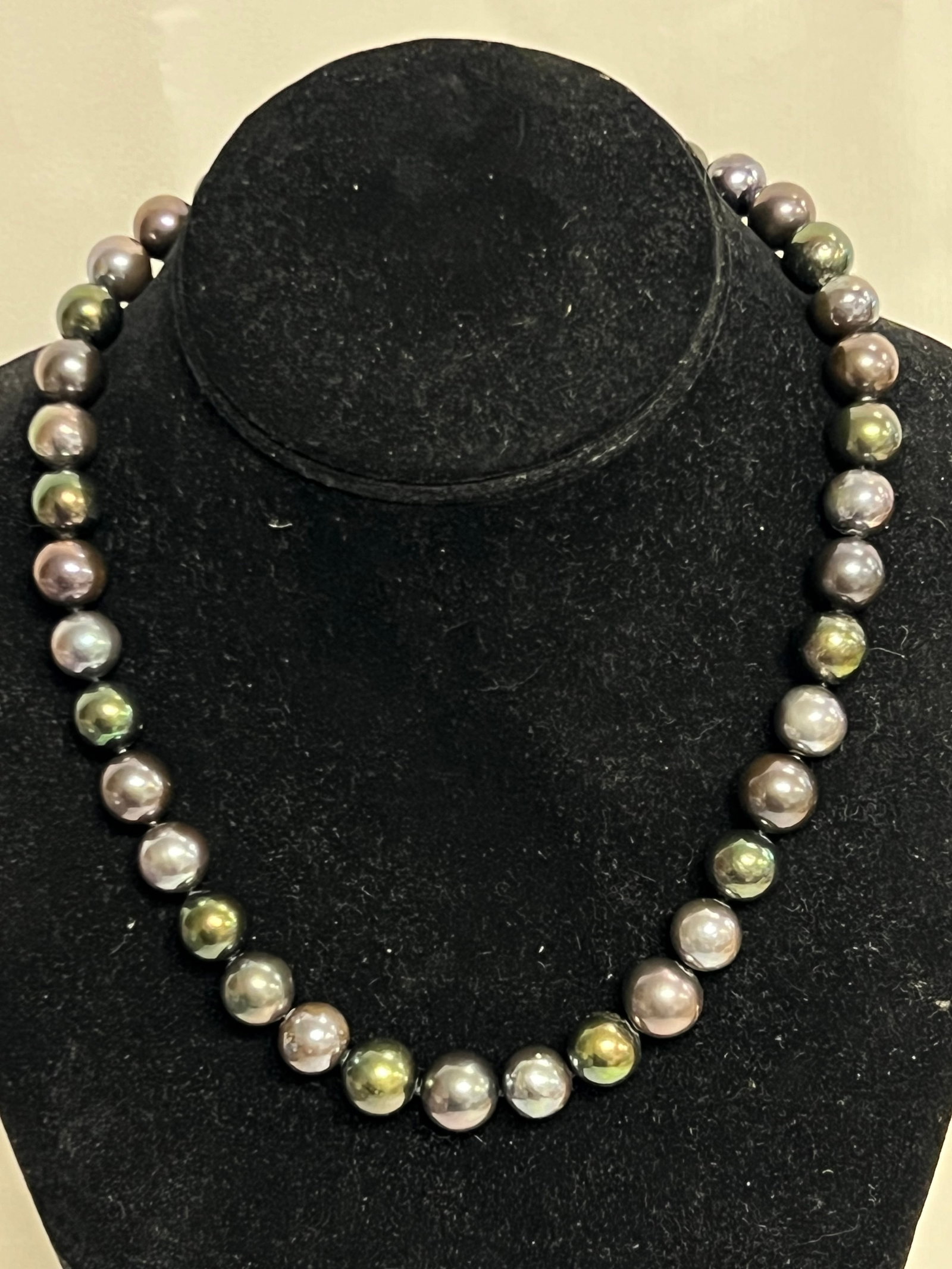Tahitian Black AAA+ Pearls w/ MultiColor 18''L - 10-13mm Pearls: Tahitian Black AAA+ Pearls w/ MultiColor 18''L - 10-13mm Pearls