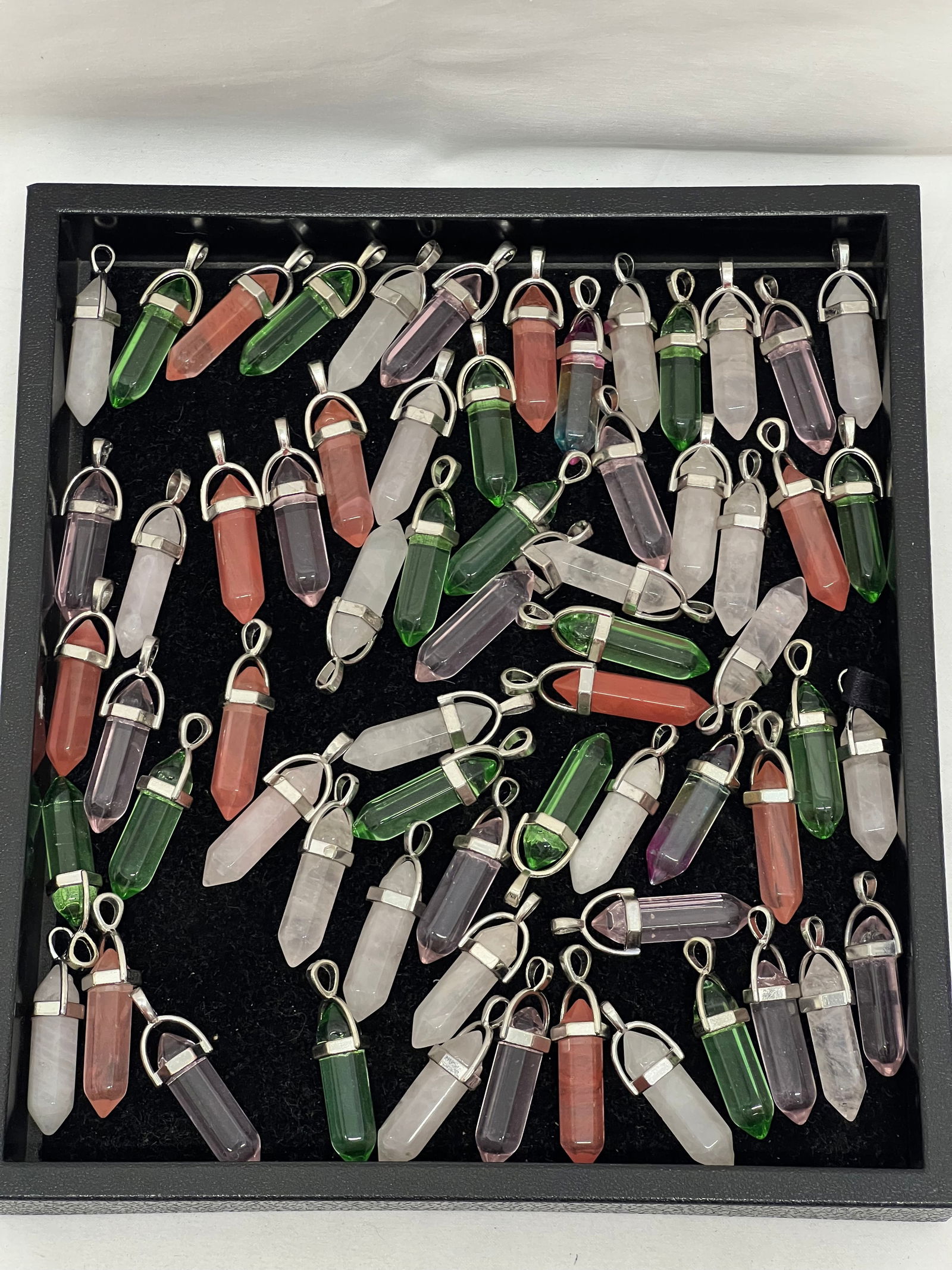 (50+)Asst Pendants 1.5''L - Stone,Jade,Quartz,Glass: (50+)Asst Pendants 1.5''L - Stone,Jade,Quartz,Glass