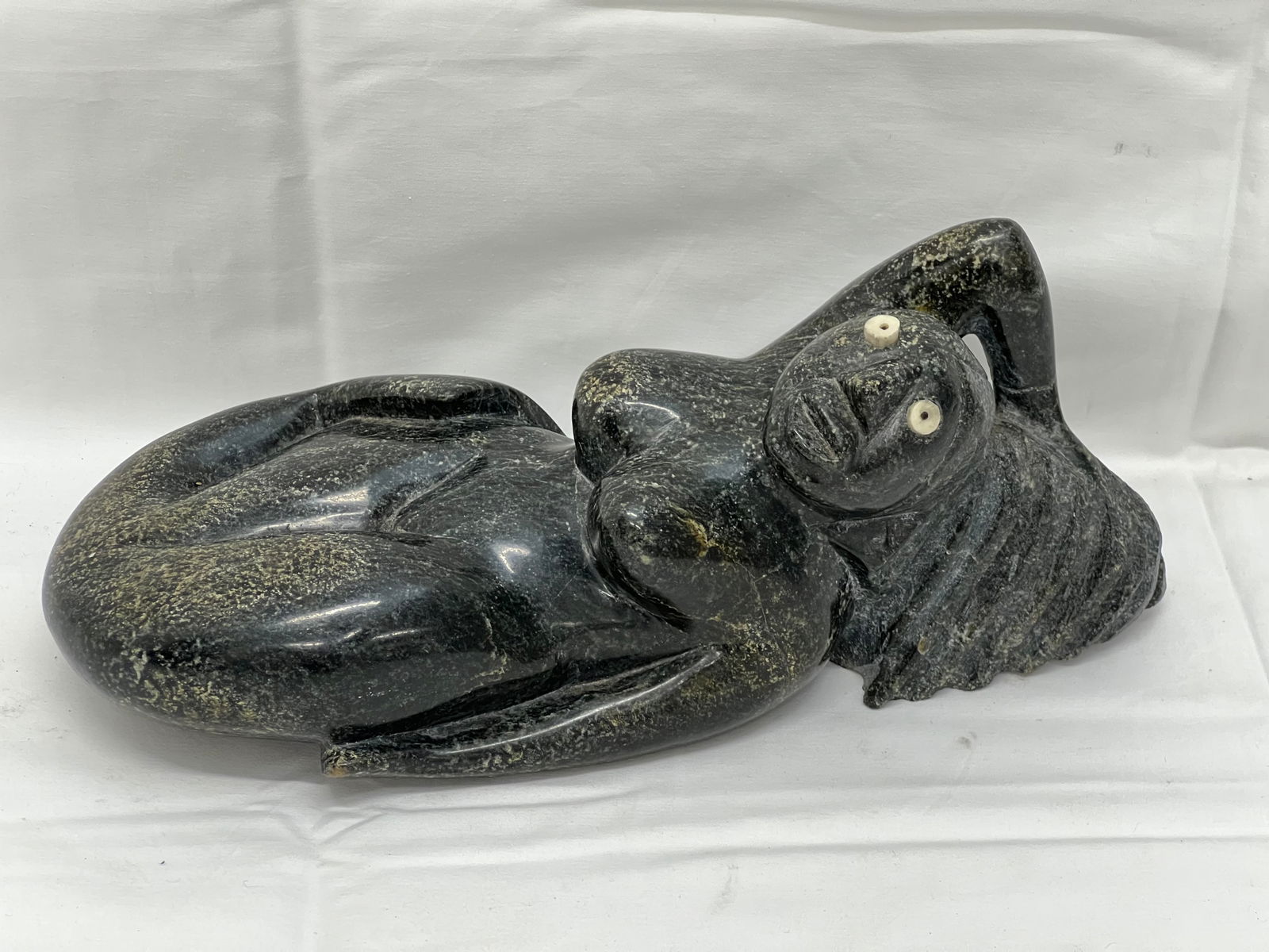 Cape Dorset O.Oshutsiag Serpentine Sedna Carving - Omallua Oshutsiag Reclining ''Goddess of Ocean'': Cape Dorset O.Oshutsiag Serpentine Sedna Carving - Omallua Oshutsiag Reclining ''Goddess of Ocean'' Sedna Carving 9''L
