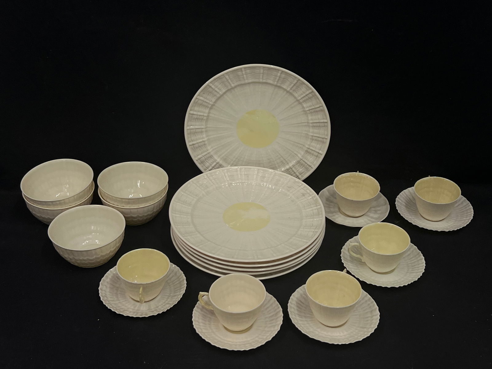 23pcs Belleek Tridacna Umpet Yellow Dishes - (6)Dinner Plates, Cups + Saucers, Bowls (1 of 11)