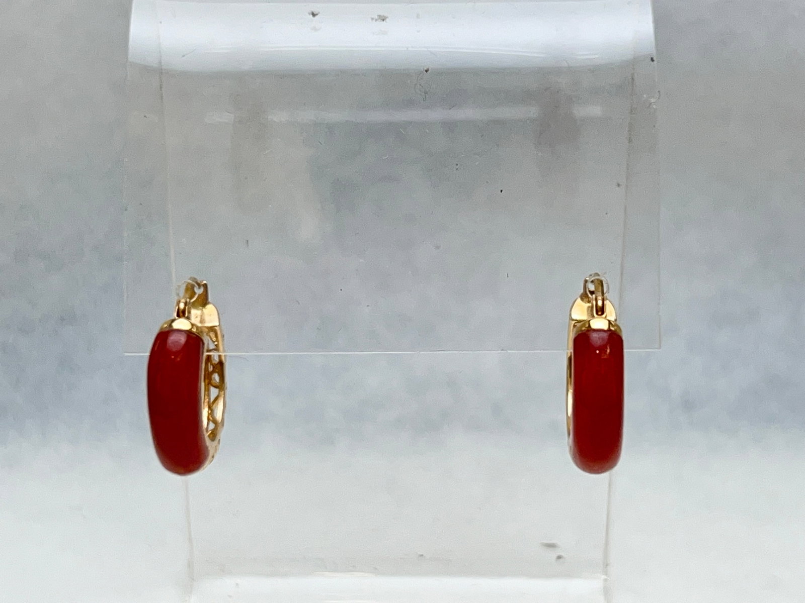 14K Yellow gold Carnelian Hoop Earrings, TW 4.1g, .75'' Earrings: 14K Yellow gold Carnelian Hoop Earrings, TW 4.1g, .75'' Earrings