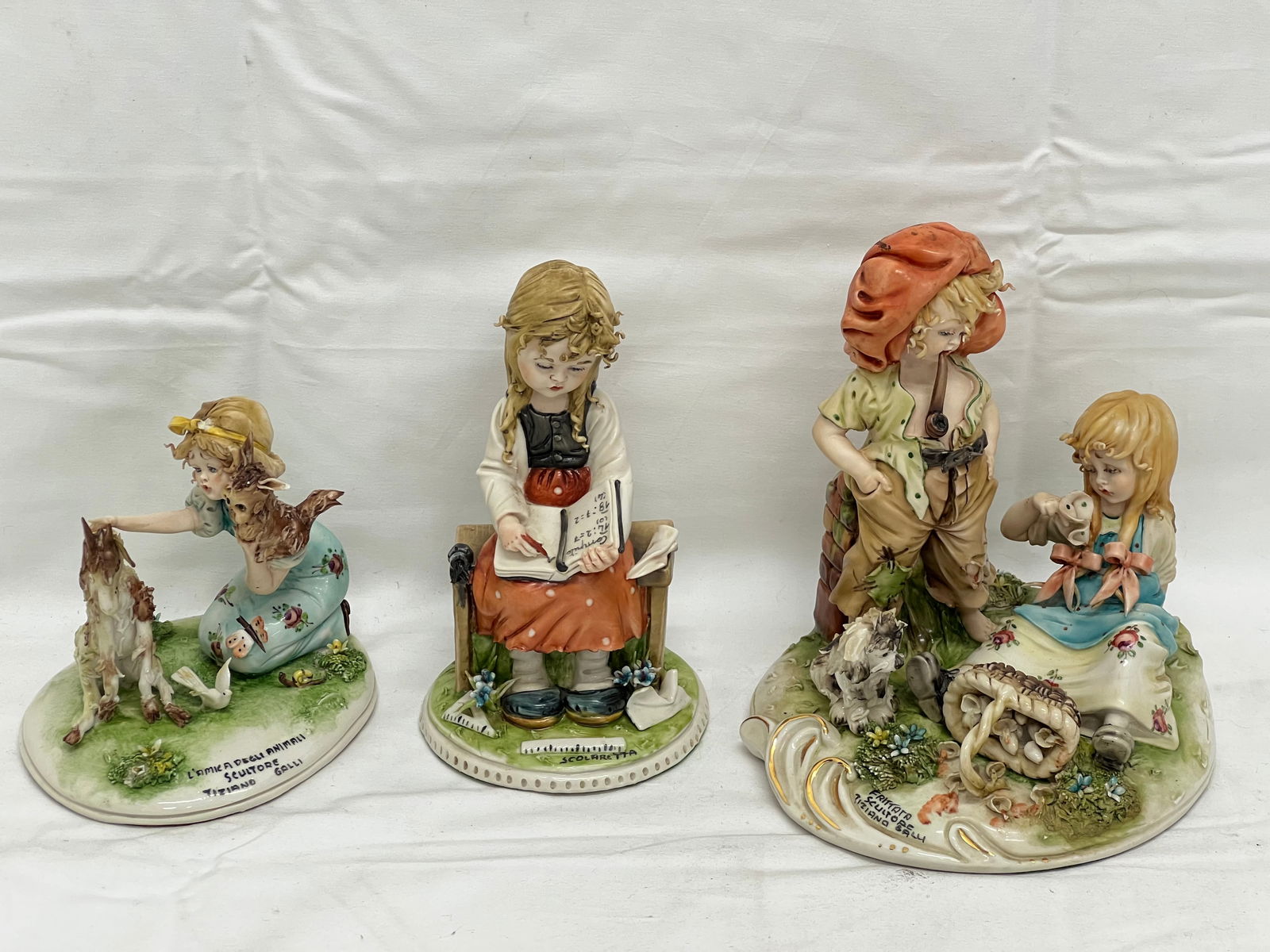 Vtg Capodimonte Grandma Figure Reading 7.5'' X 7.5'' X 9.5