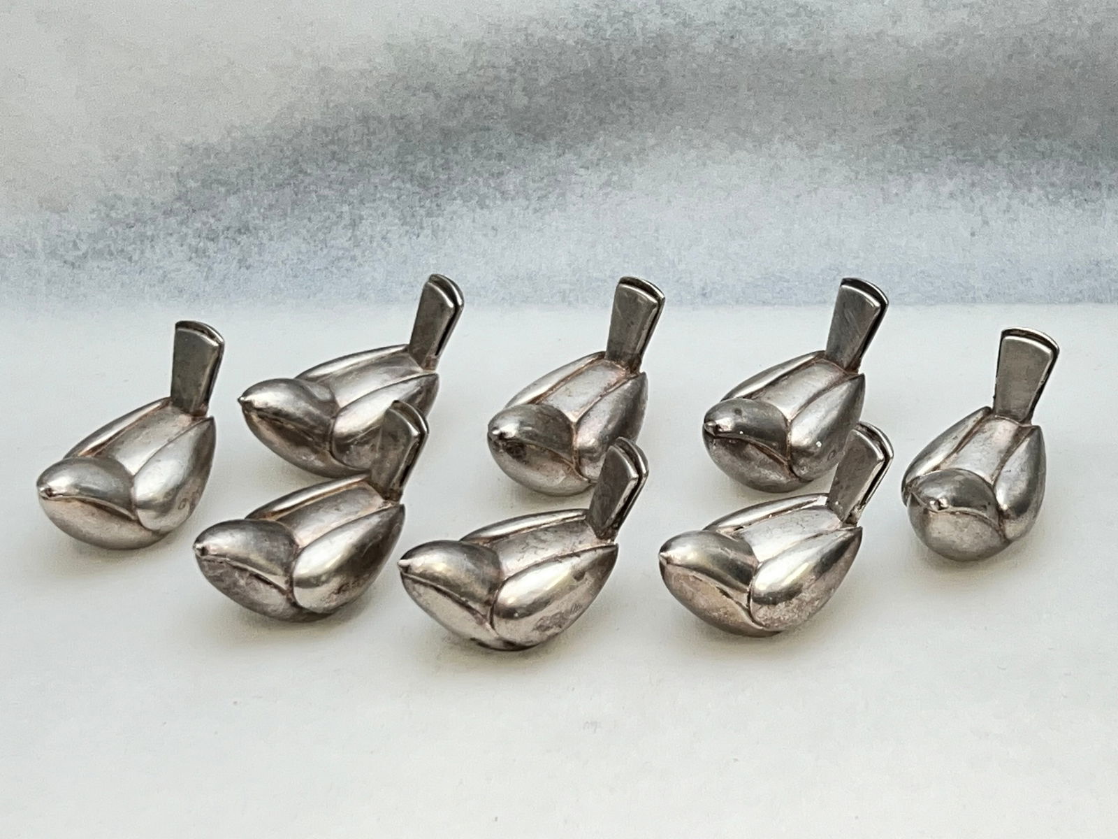 (8)Christofle .800 Silver Bird Placement Card Holders - 304.9g TW, Marked 'Christofle' on Side +: (8)Christofle .800 Silver Bird Placement Card Holders - 304.9g TW, Marked 'Christofle' on Side + '.800 France' on Bottom, 1.5'' x 1'' - (1 Missing Bottom Plug)