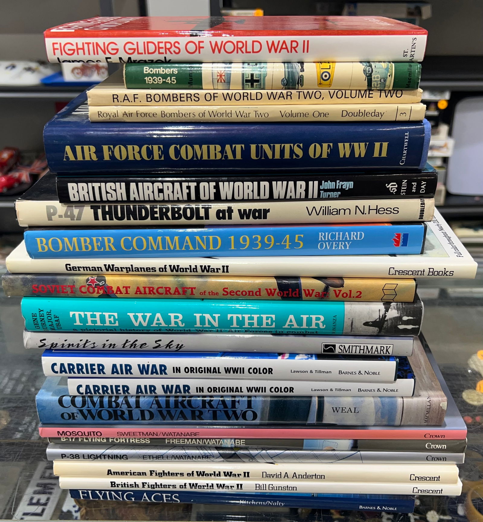 (21)Asst WWII + Military Hardcover Books - Soviet Combat Aircraft of WWII, Bombers, British Aircraft (1 of 9)