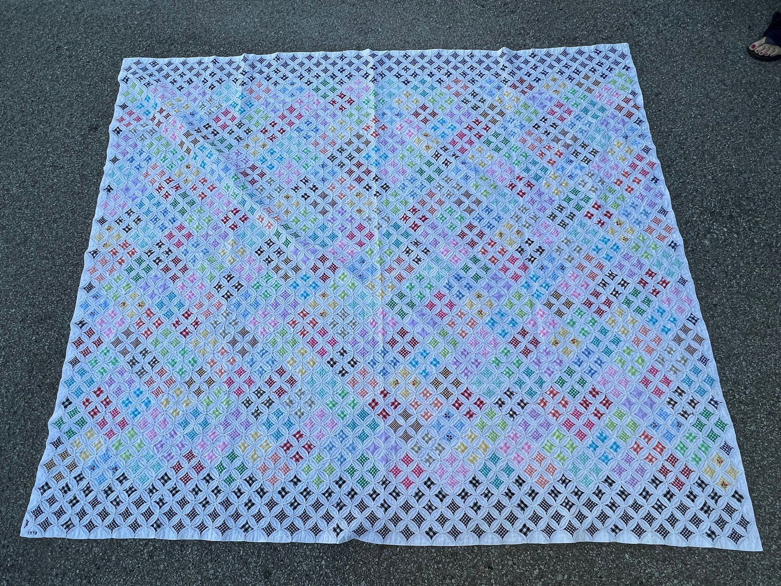 Handmade Vtg 1978 Quilt w/ Asst Colors 6' x 6'8'' (1 of 6)