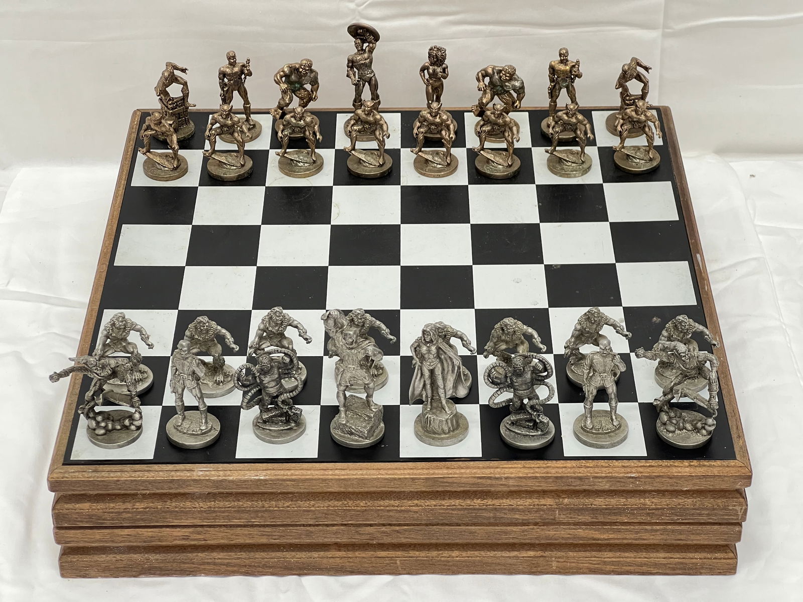 1990 Marvel Metal Chess Set w/ Board (1 of 9)