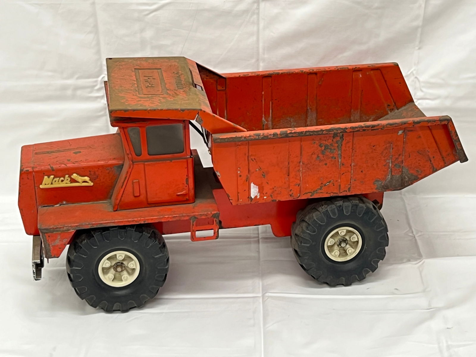 Buddy L Mack Hydraulic Dump Truck: Buddy L Mack Hydraulic Dump Truck