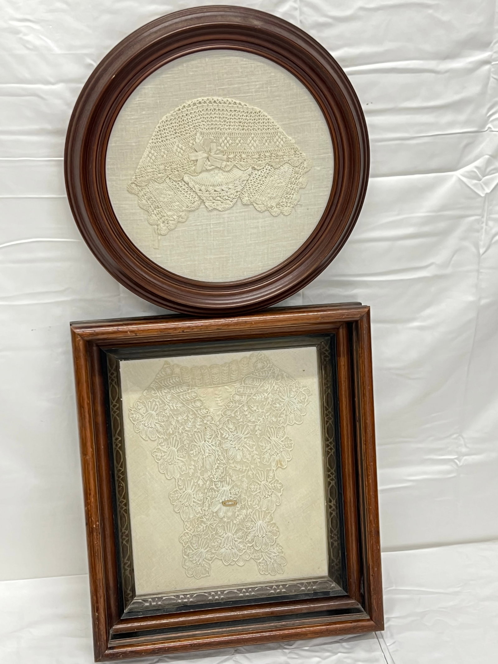 (2)Framed Antique Lace & Crochet - Antique Framed Lace 14'' x 15.5'' , Crochet Item 13.5'': (2)Framed Antique Lace & Crochet - Antique Framed Lace 14'' x 15.5'' , Crochet Item 13.5''