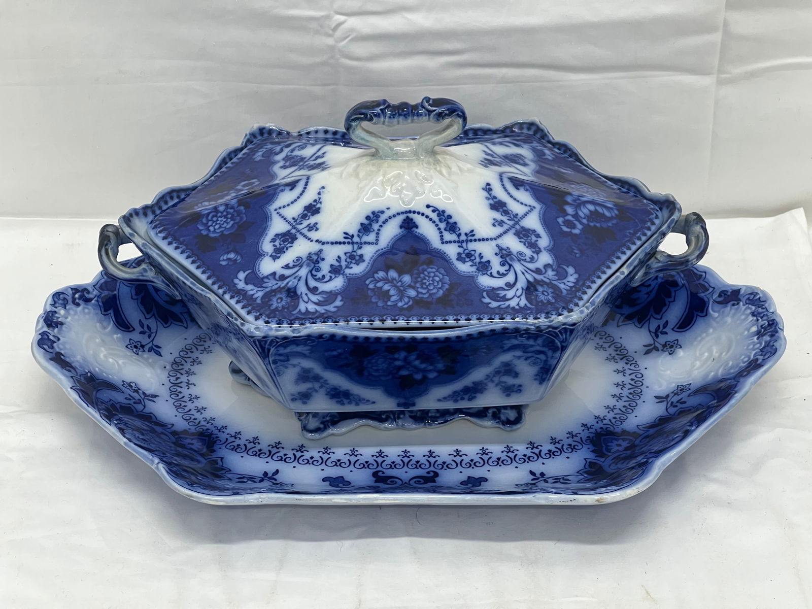 Johnson Bros Flow Blue Platter, Covered Dish -  Platter 14.5'' x 10'' x 1.5'' + Covered Dish 12'' x (1 of 8)