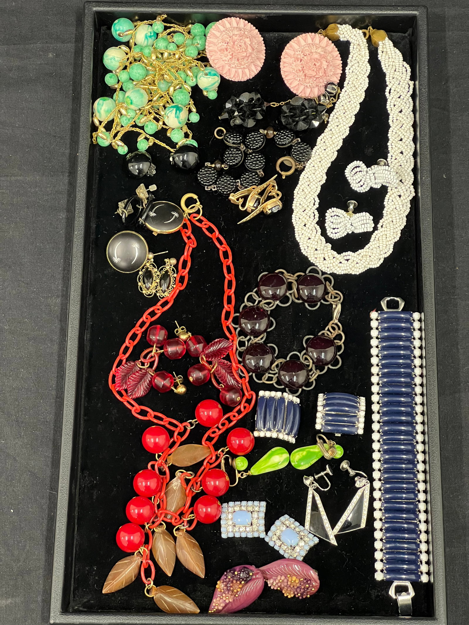 Vintage Costume Jewelry, Bakelite,Enamel,More - Various Makers & Styles: Vintage Costume Jewelry, Bakelite,Enamel,More - Various Makers & Styles