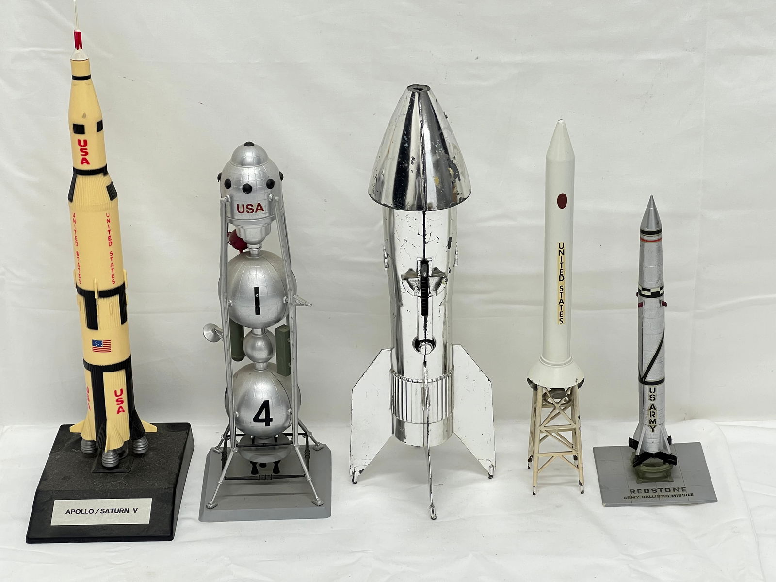 (5)Asst Desktop Model Rockets, 1 is a Bank - Apollo Saturn V, US Army, Ballistic Missile, Astro (1 of 12)