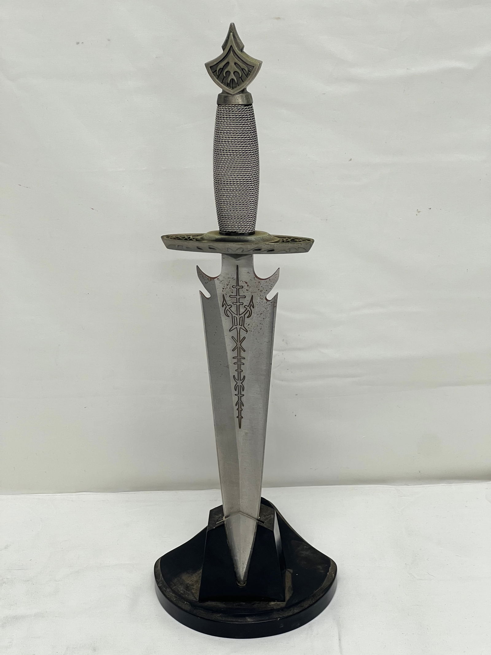 United Cutlery Fantasy Dagger w/ Stand - Etched 9'' Blade Marked ''US 1251'' - Overall 15''L w/ (1 of 5)