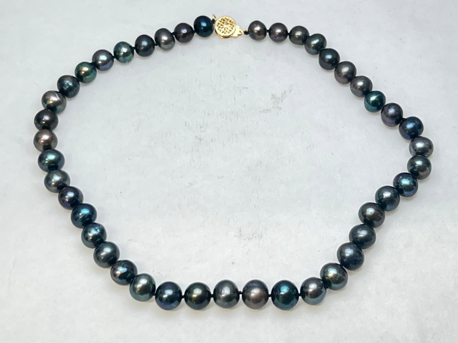 Tahitian Black Pearl Necklace 16''L, 11-12mm - High Grade Pearls w/ Goldtone Clasp: Tahitian Black Pearl Necklace 16''L, 11-12mm - High Grade Pearls w/ Goldtone Clasp