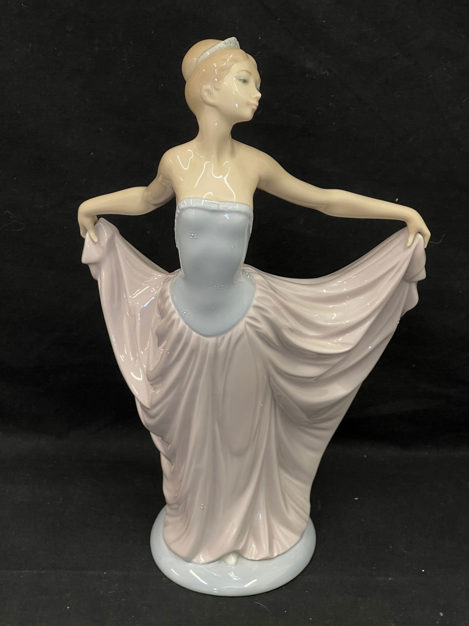 Lladro Dancer Figure #5050, 7'' x 12'' - Has Box (1 of 6)