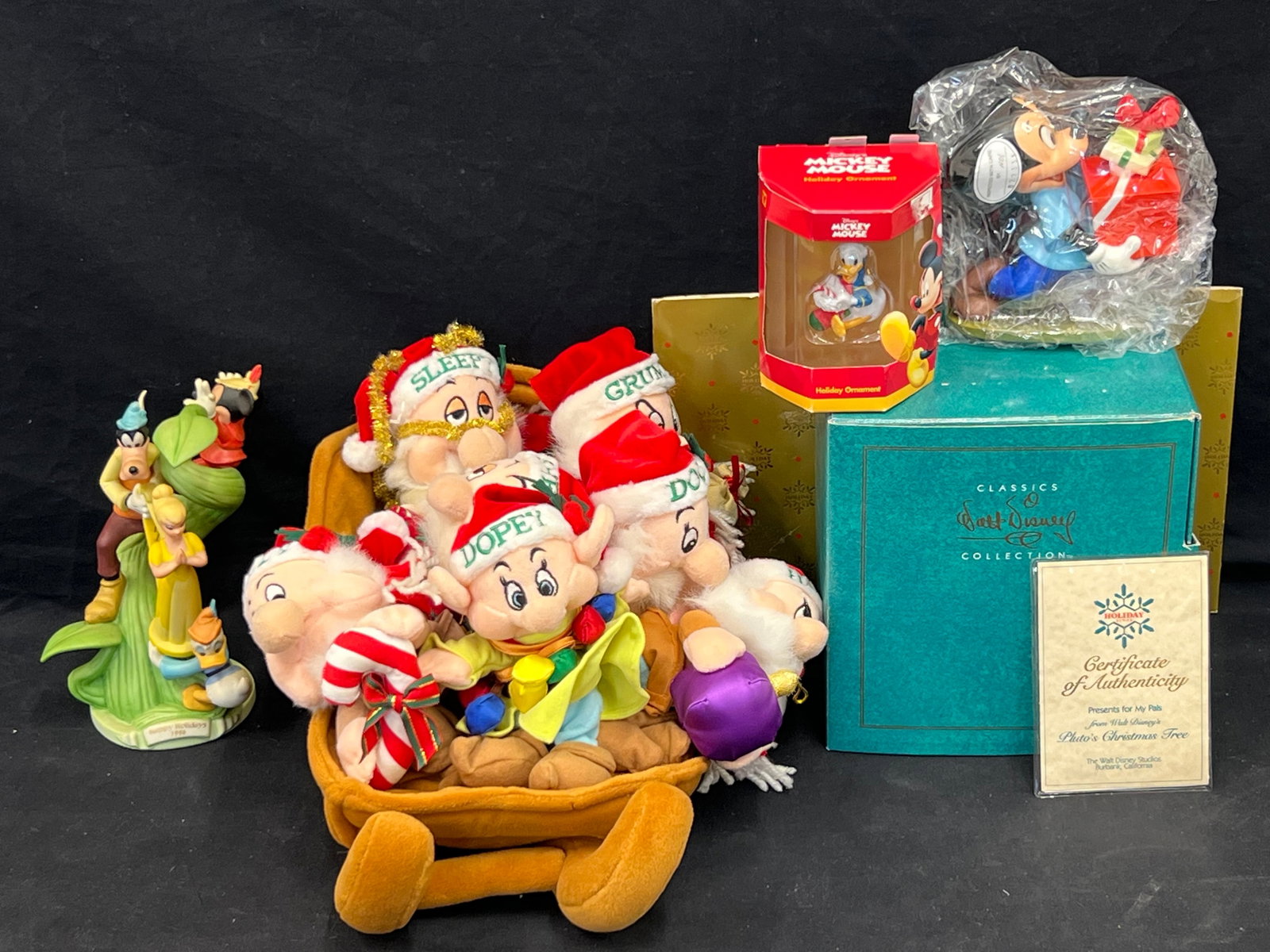 Disney- 7 Dwarves in Sleigh, Goofy Mickey,More - Certified Presents for my Pals w/ Box, Plush 7: Disney- 7 Dwarves in Sleigh, Goofy Mickey,More - Certified Presents for my Pals w/ Box, Plush 7 Dwarves in Sleigh, Holiday Twelfth Ed. Vine w/ Donald, Mickey, Goofy, Christmas Ornament