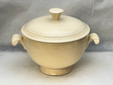 Vintage Homer Laughlin Fiesta Lidded Onion Soup Bowl - Old Ivory Color, 6''T x 4.5''